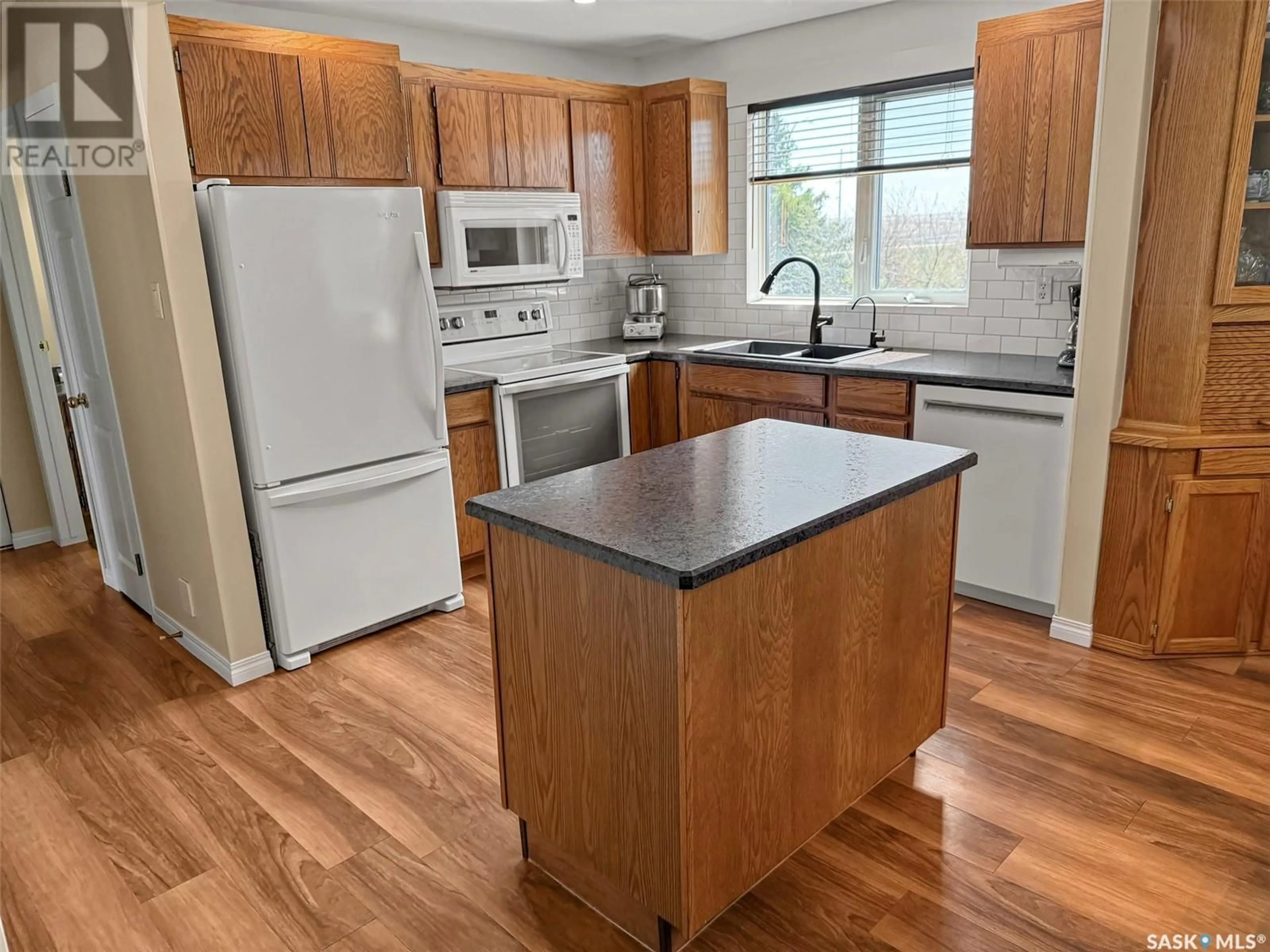 Standard kitchen, wood/laminate floor for 16 275 ALPINE CRESCENT, Swift Current Saskatchewan S9H4Y8
