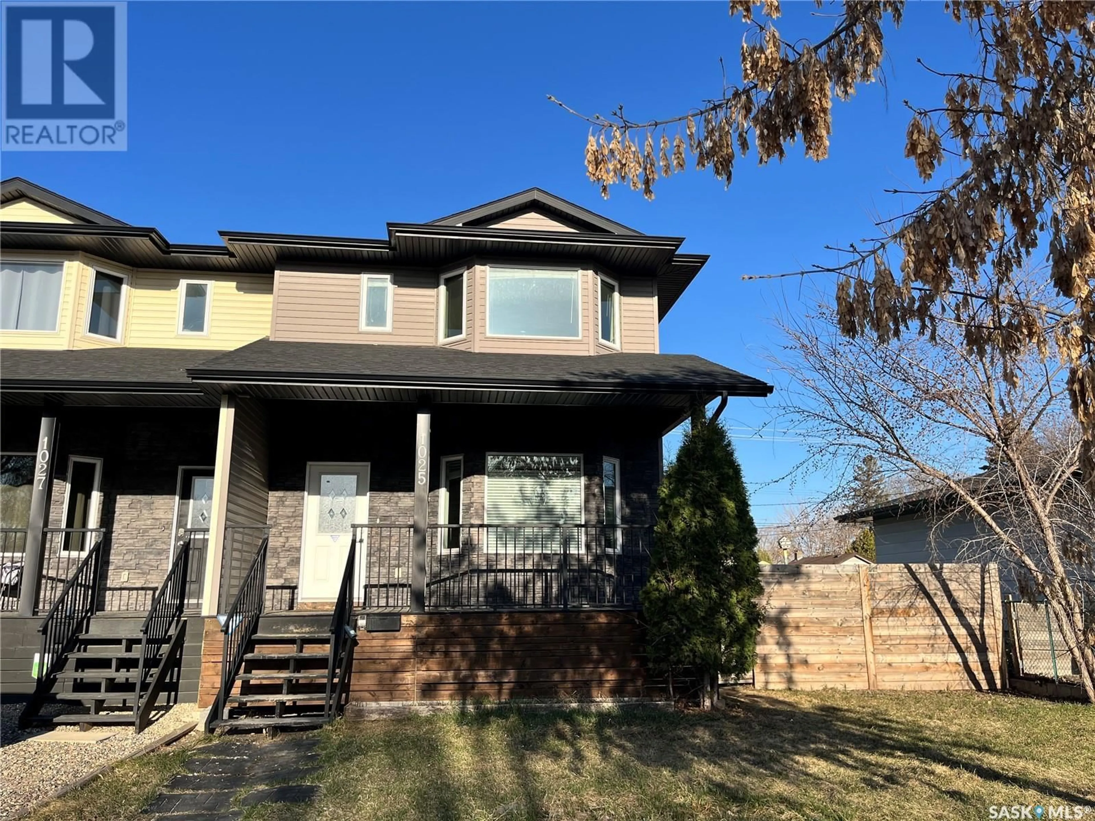 Home with vinyl exterior material, street for 1025 O AVENUE, Saskatoon Saskatchewan S7M2T1