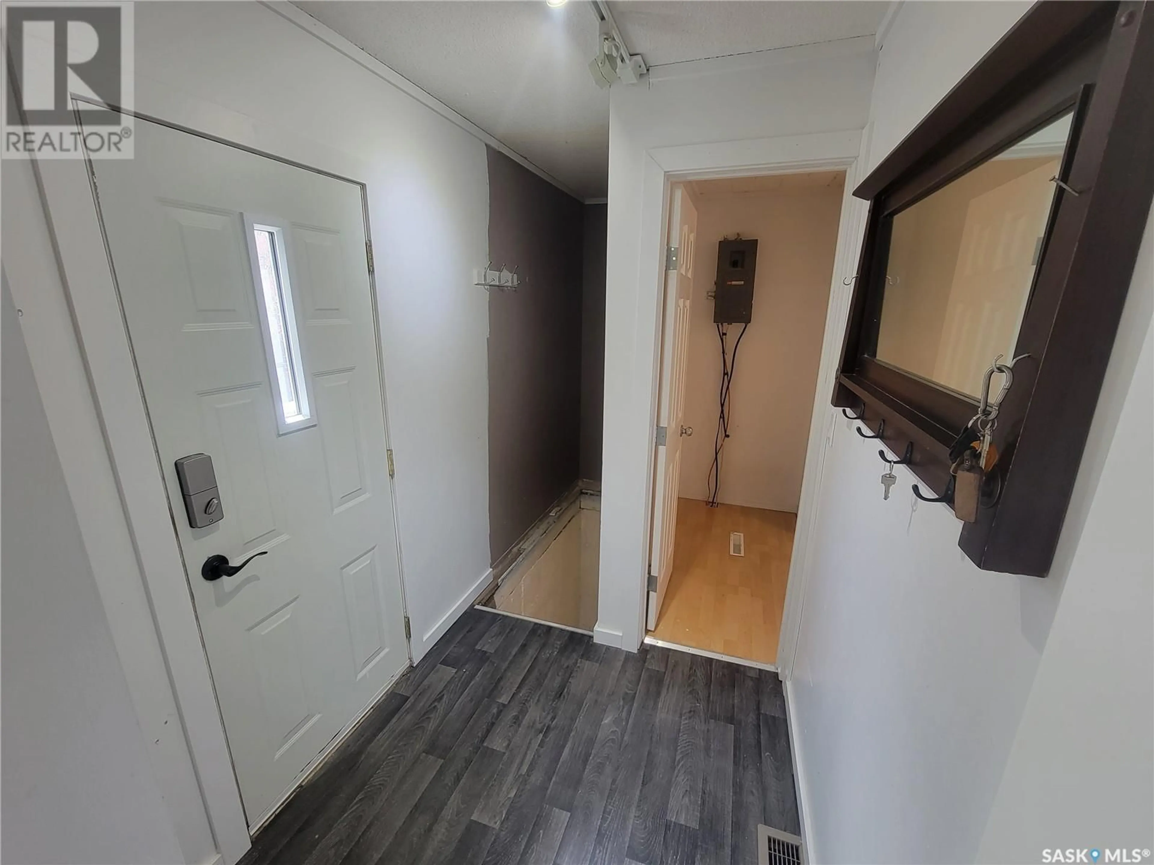 Indoor entryway for 4908 LEADER STREET, Macklin Saskatchewan S0L2C0