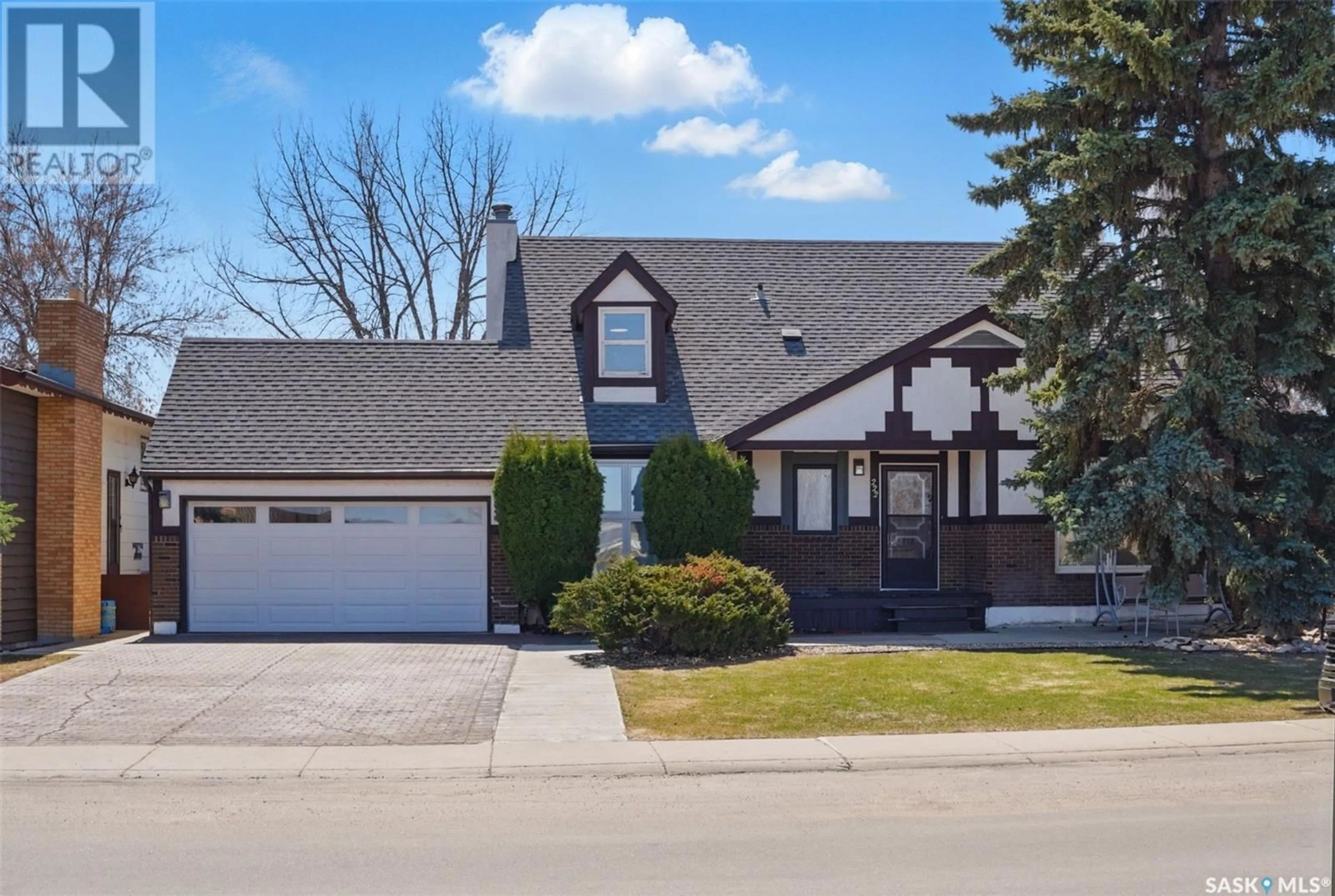 Home with vinyl exterior material, street for 222 AVONDALE ROAD, Saskatoon Saskatchewan S7H5C7