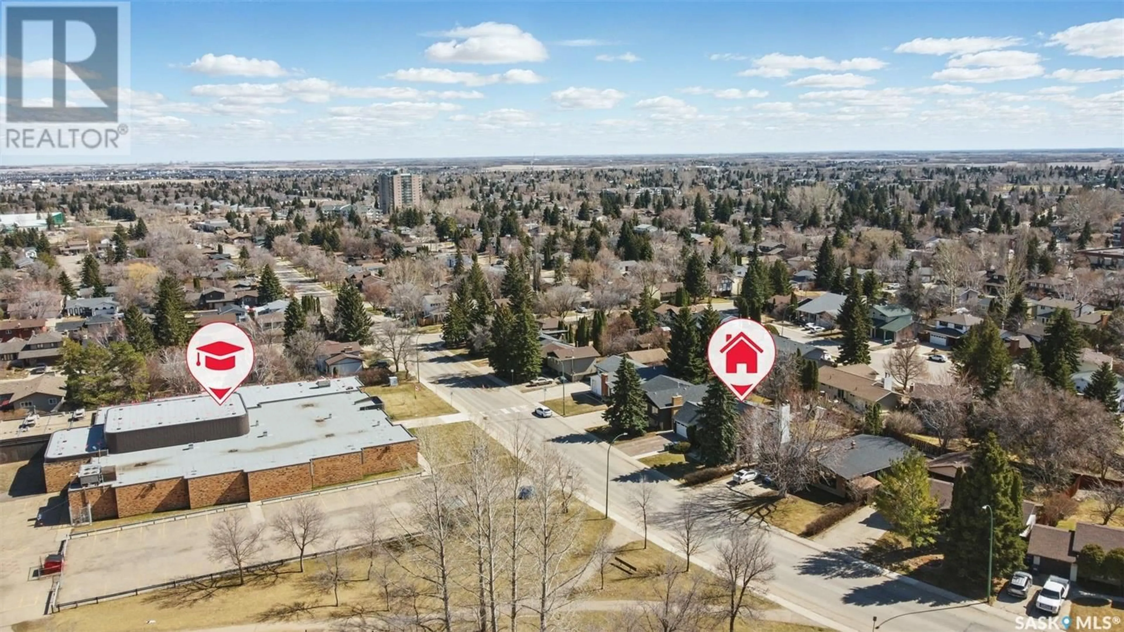 A pic from outside/outdoor area/front of a property/back of a property/a pic from drone, unknown for 222 AVONDALE ROAD, Saskatoon Saskatchewan S7H5C7