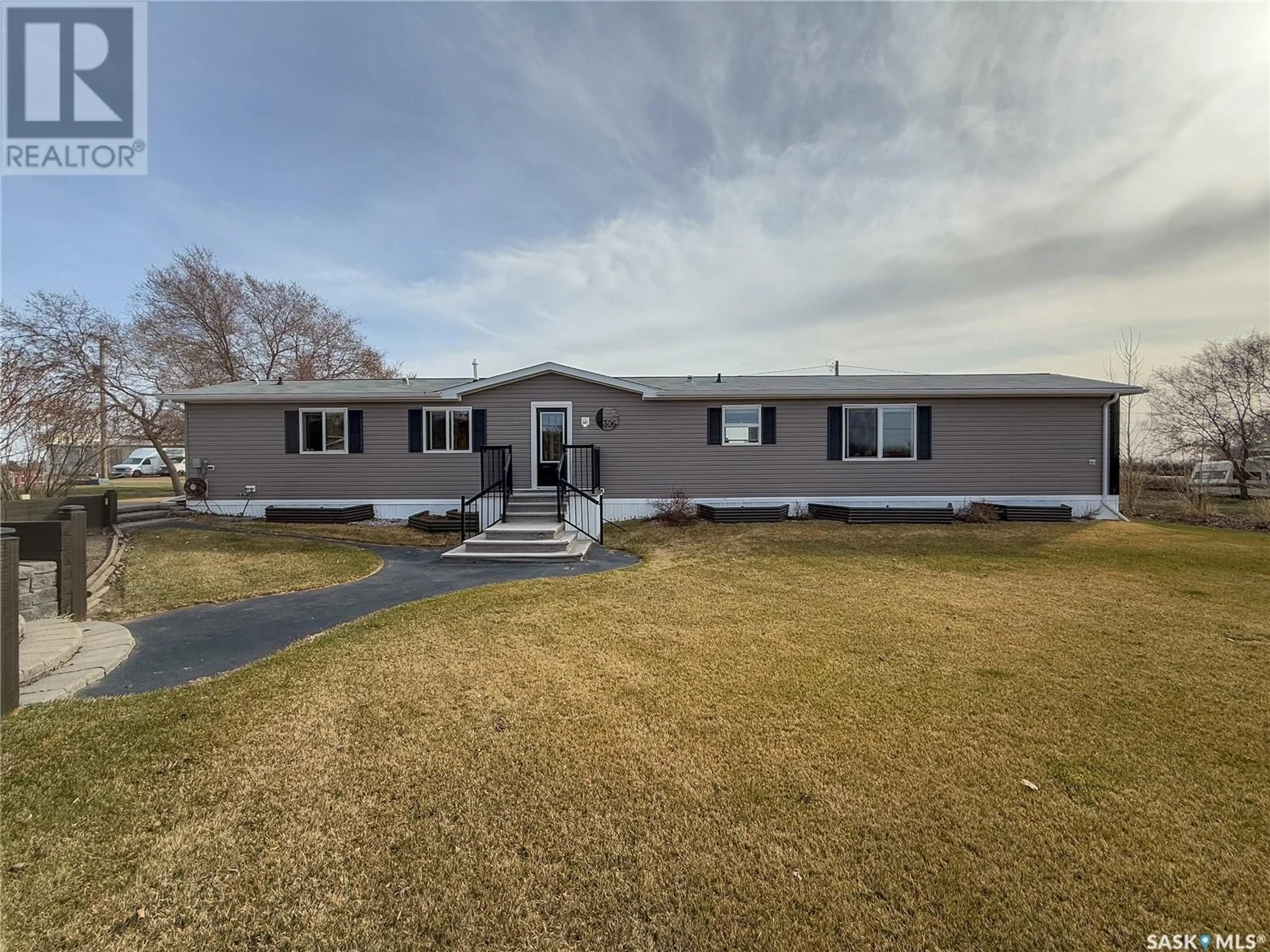 Unknown for 306 2ND AVENUE, Climax Saskatchewan S0N0A7