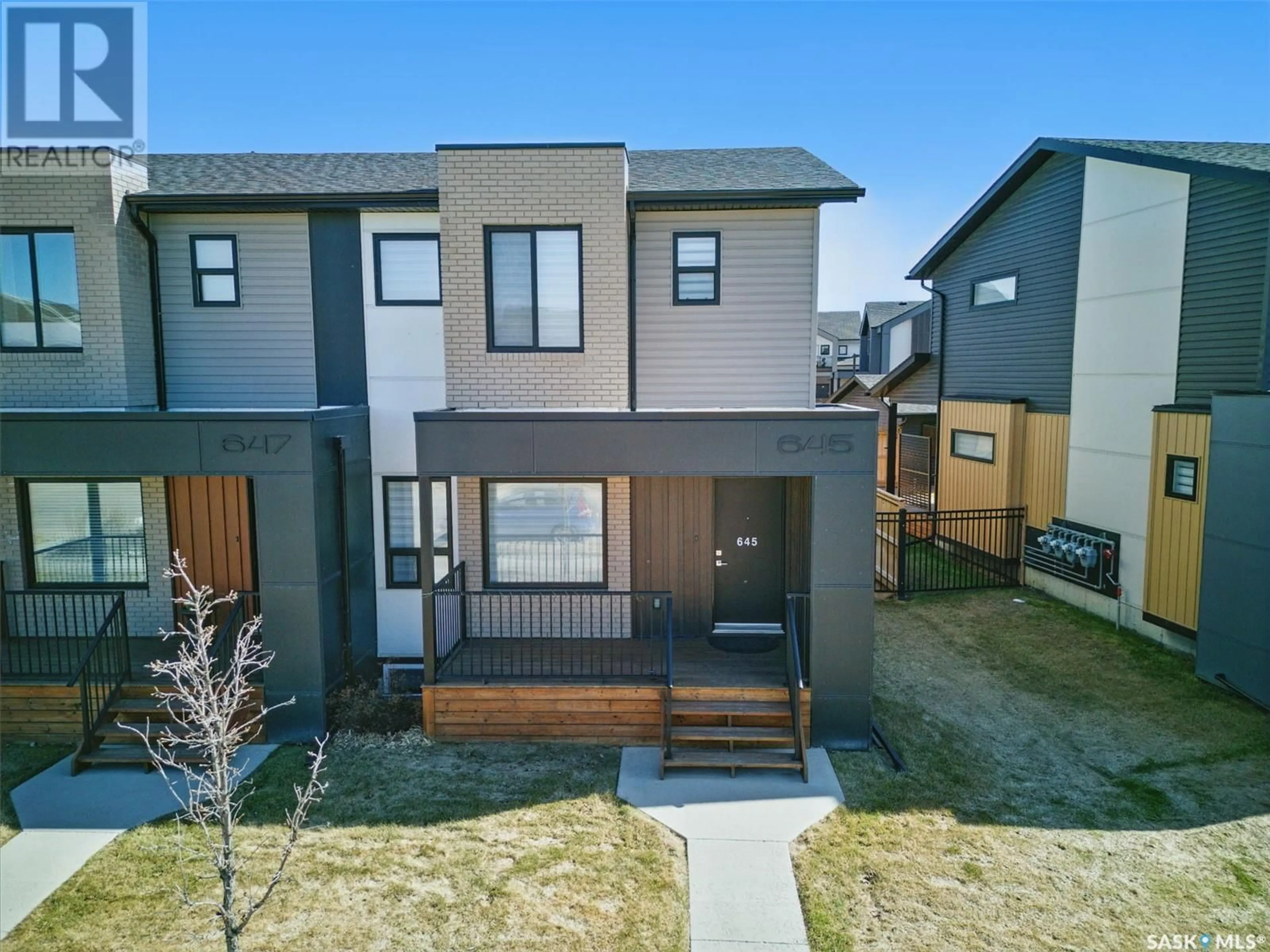 A pic from outside/outdoor area/front of a property/back of a property/a pic from drone, street for 645 EVERGREEN BOULEVARD, Saskatoon Saskatchewan S7W0L4