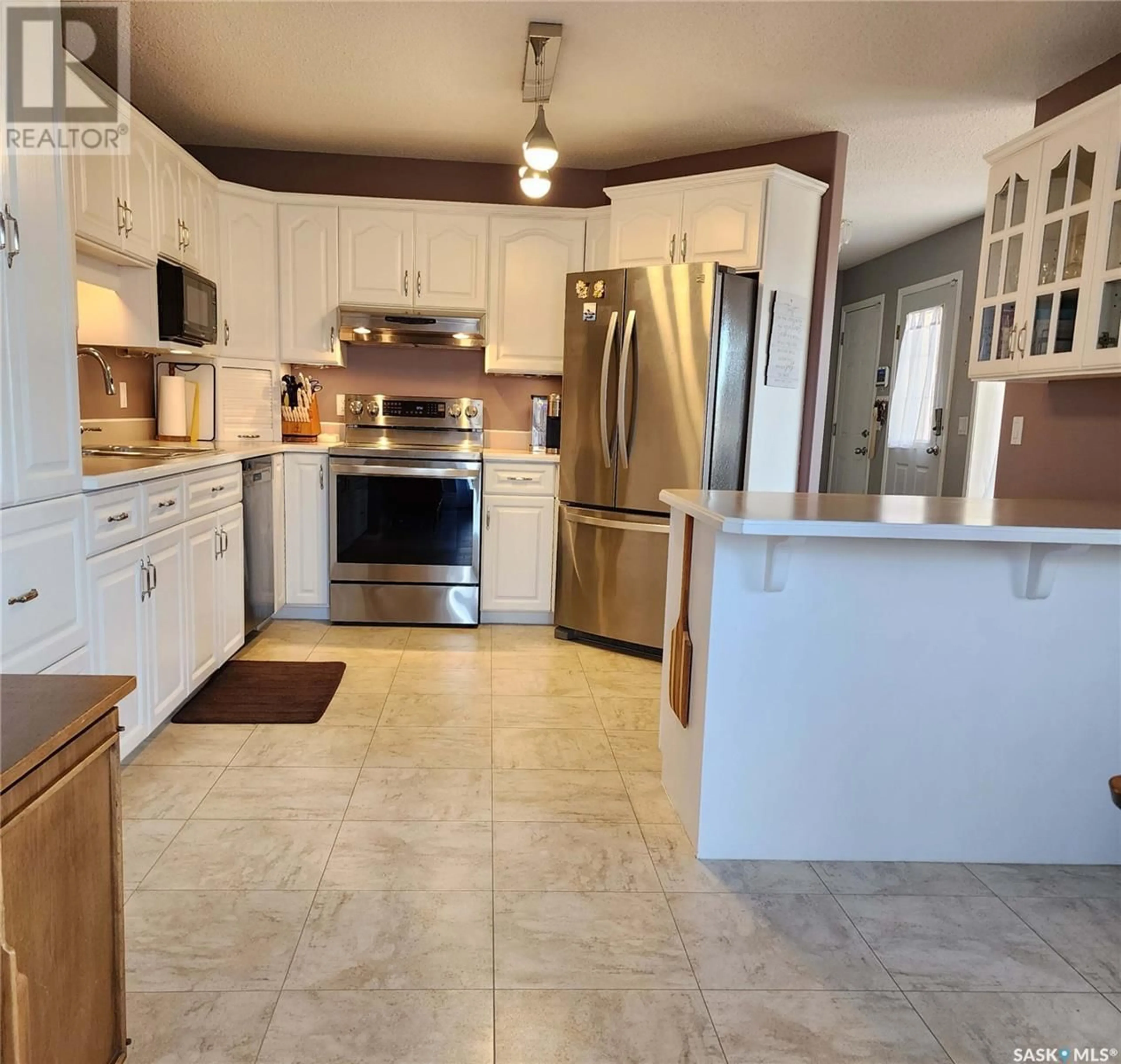 Open concept kitchen, ceramic/tile floor for 113 WIND RIVER ESTATES, Clavet Saskatchewan S0K0Y0