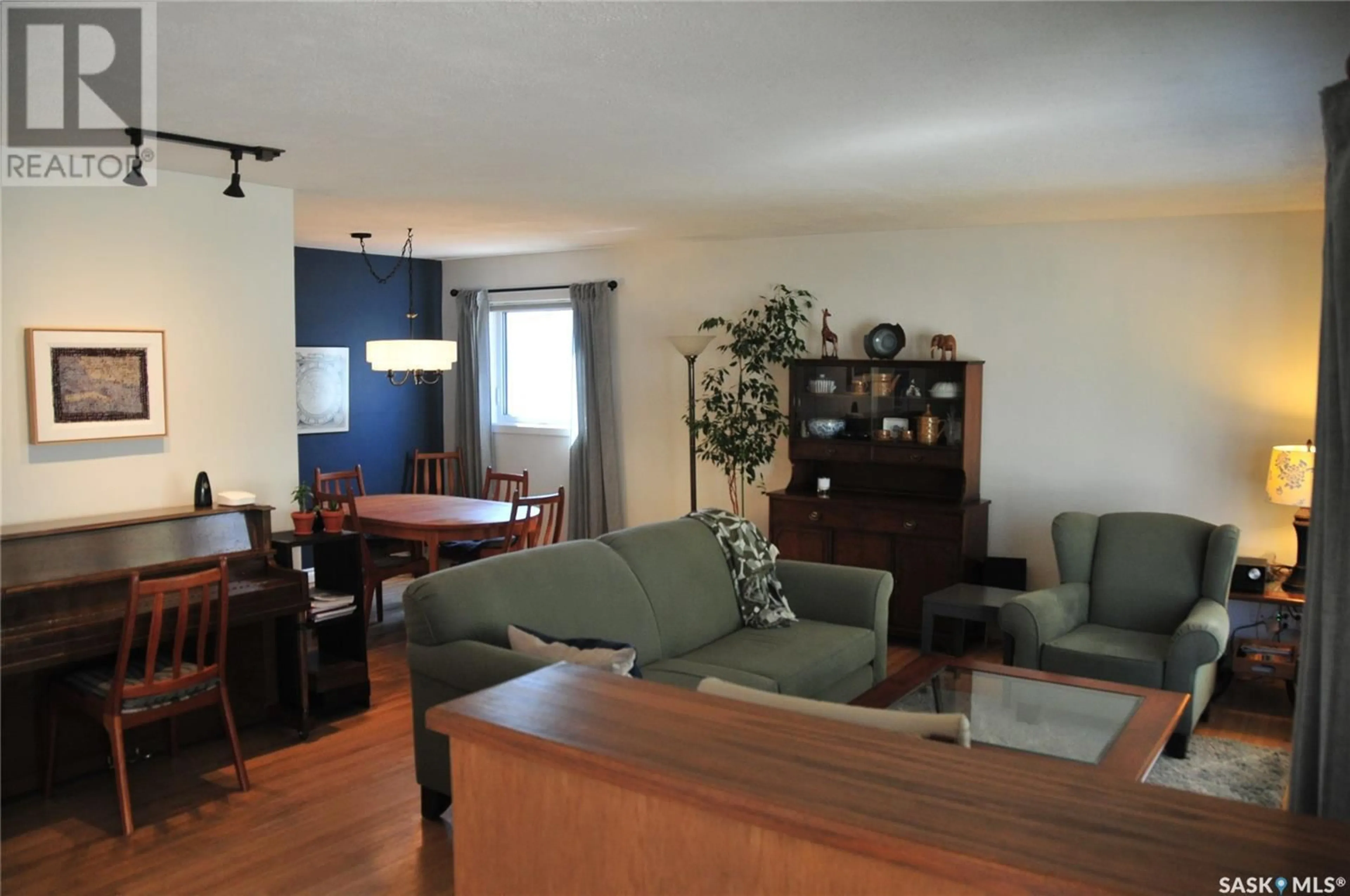 Living room with furniture, wood/laminate floor for 62 HAULTAIN CRESCENT, Regina Saskatchewan S4S4B5