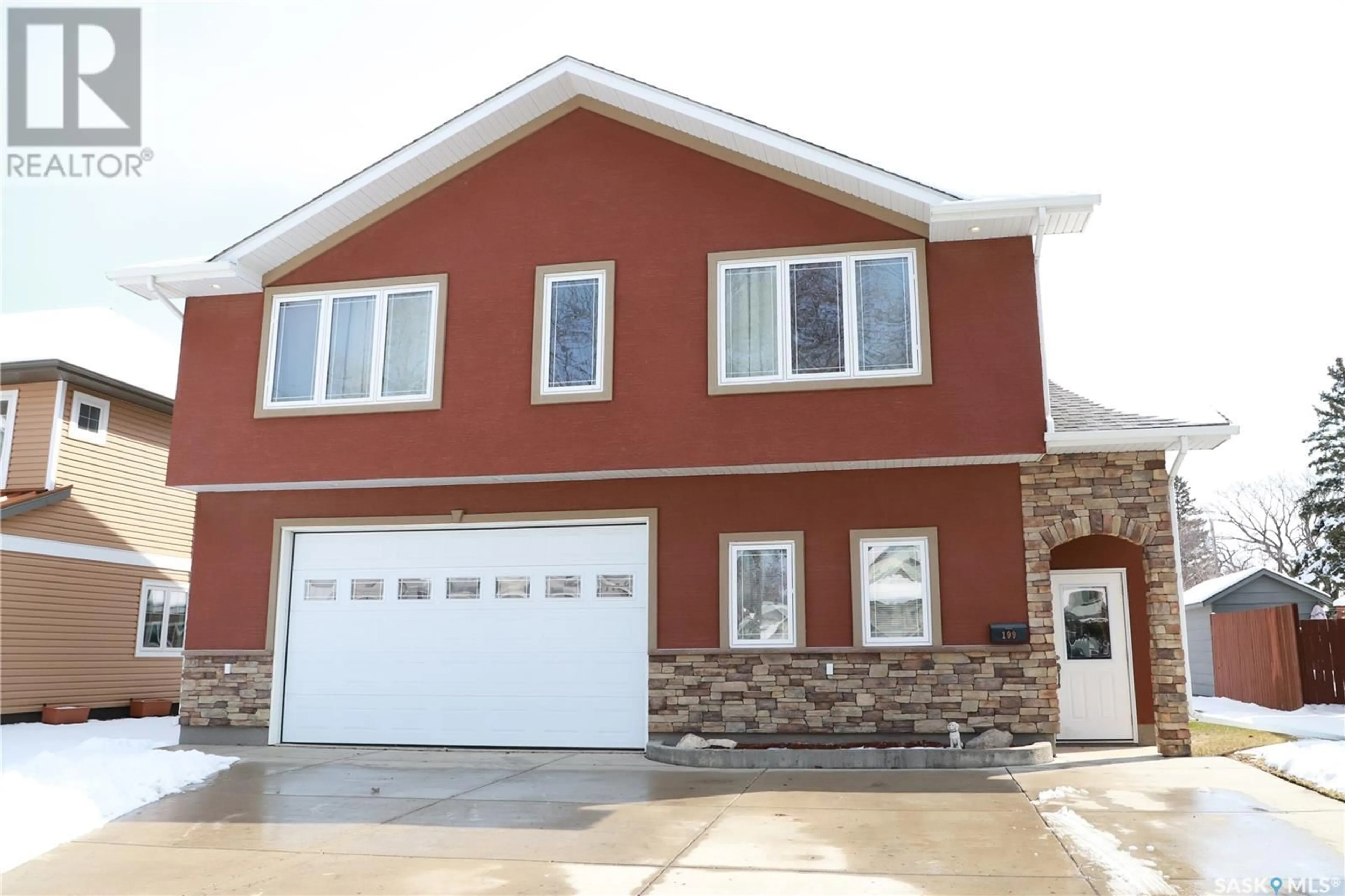 Home with vinyl exterior material, street for 199 FIFTH AVENUE, Yorkton Saskatchewan S3N0Z5