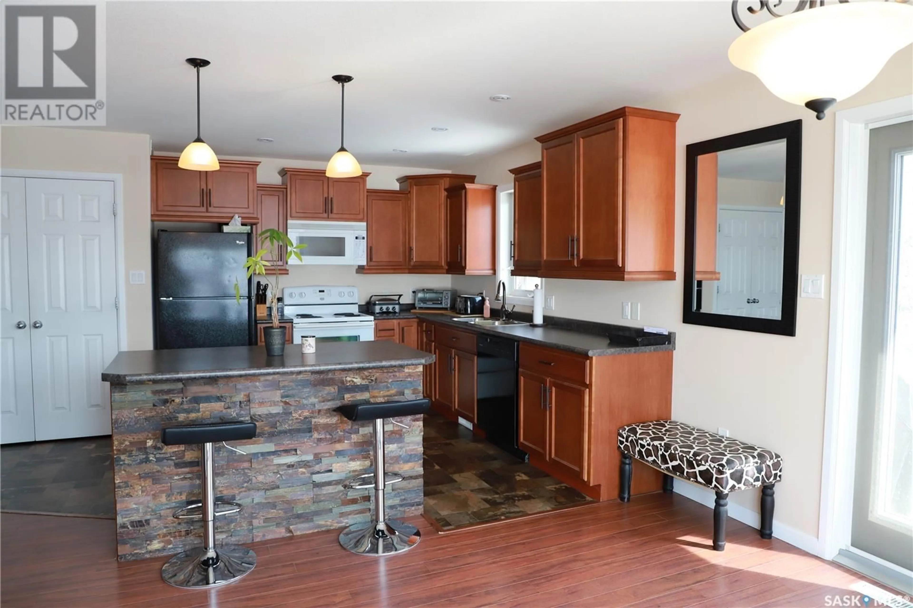 Open concept kitchen, ceramic/tile floor for 199 FIFTH AVENUE, Yorkton Saskatchewan S3N0Z5