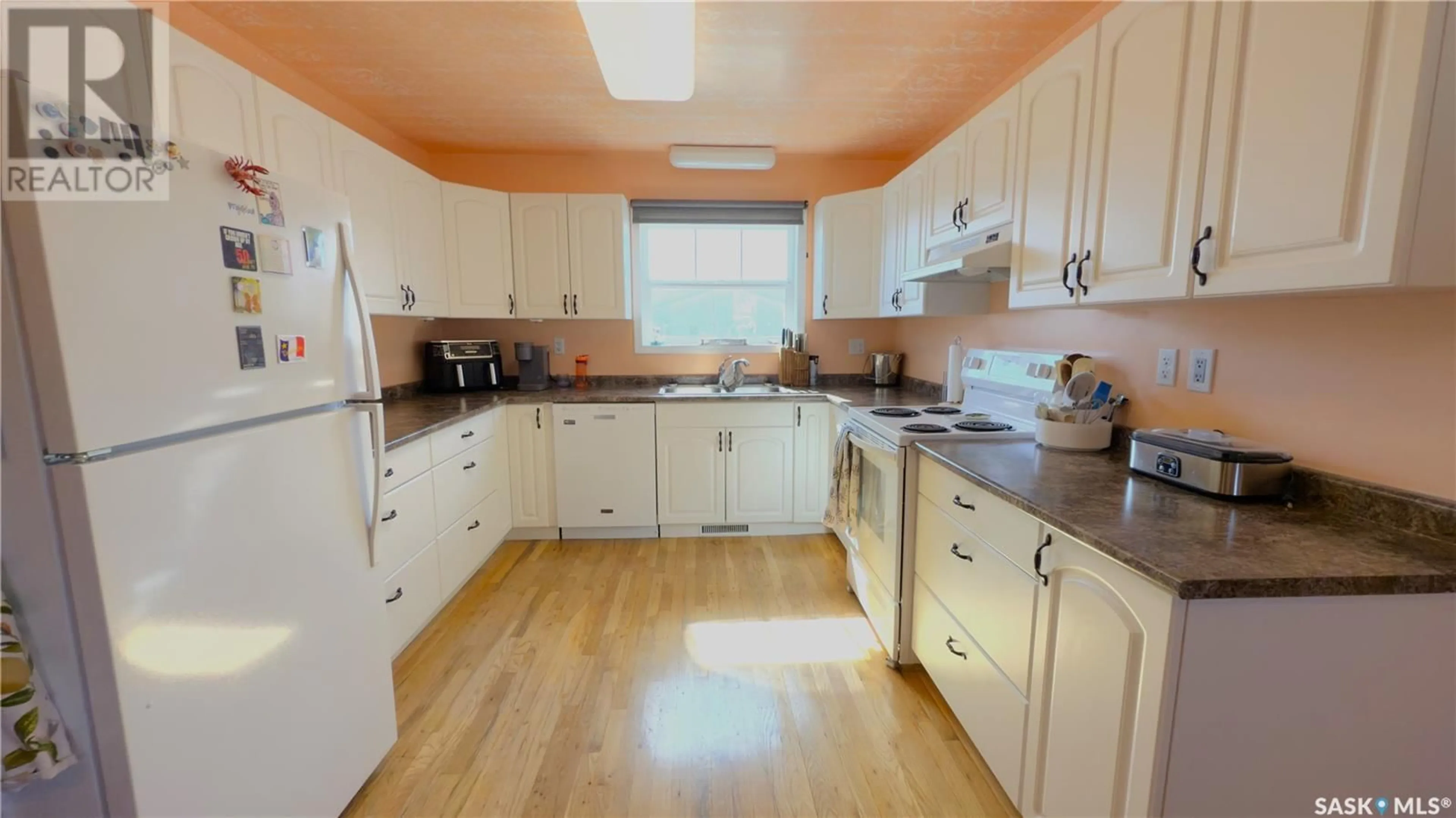 Standard kitchen, unknown for 190 2ND STREET, Meota Saskatchewan S0M1X0