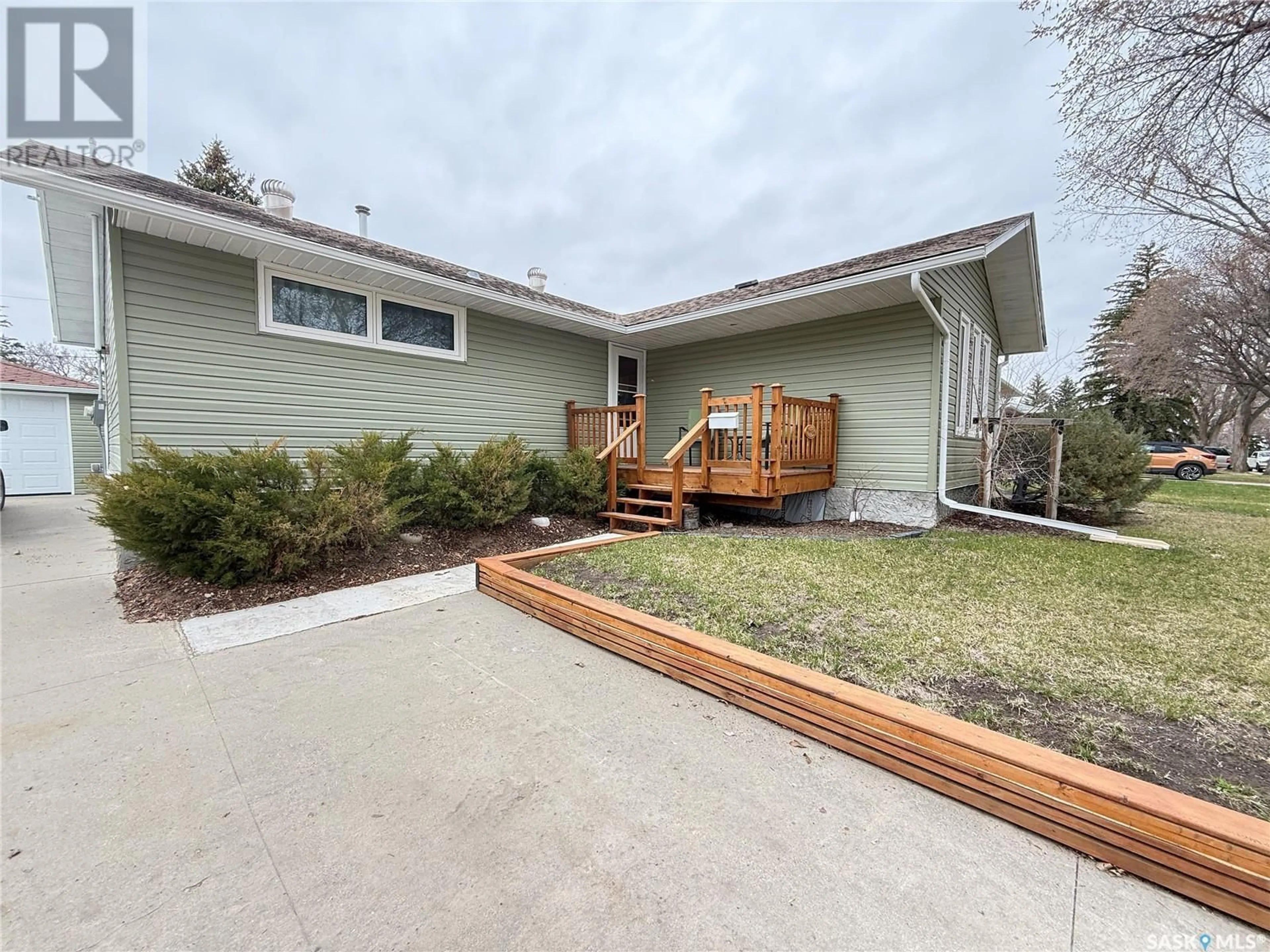 Unknown for 615 WINDSOR STREET, Weyburn Saskatchewan S4H0X1