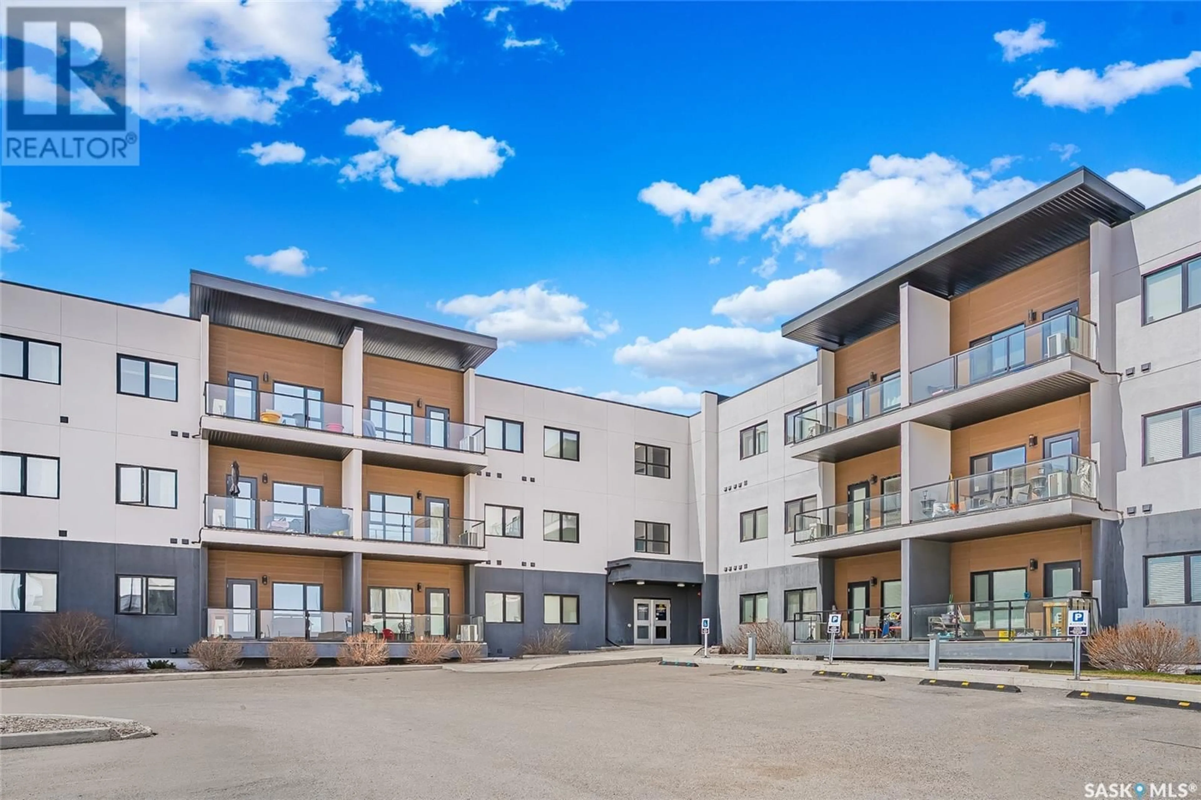 Patio, building for 219 545 HASSARD CLOSE, Saskatoon Saskatchewan S7L6V3