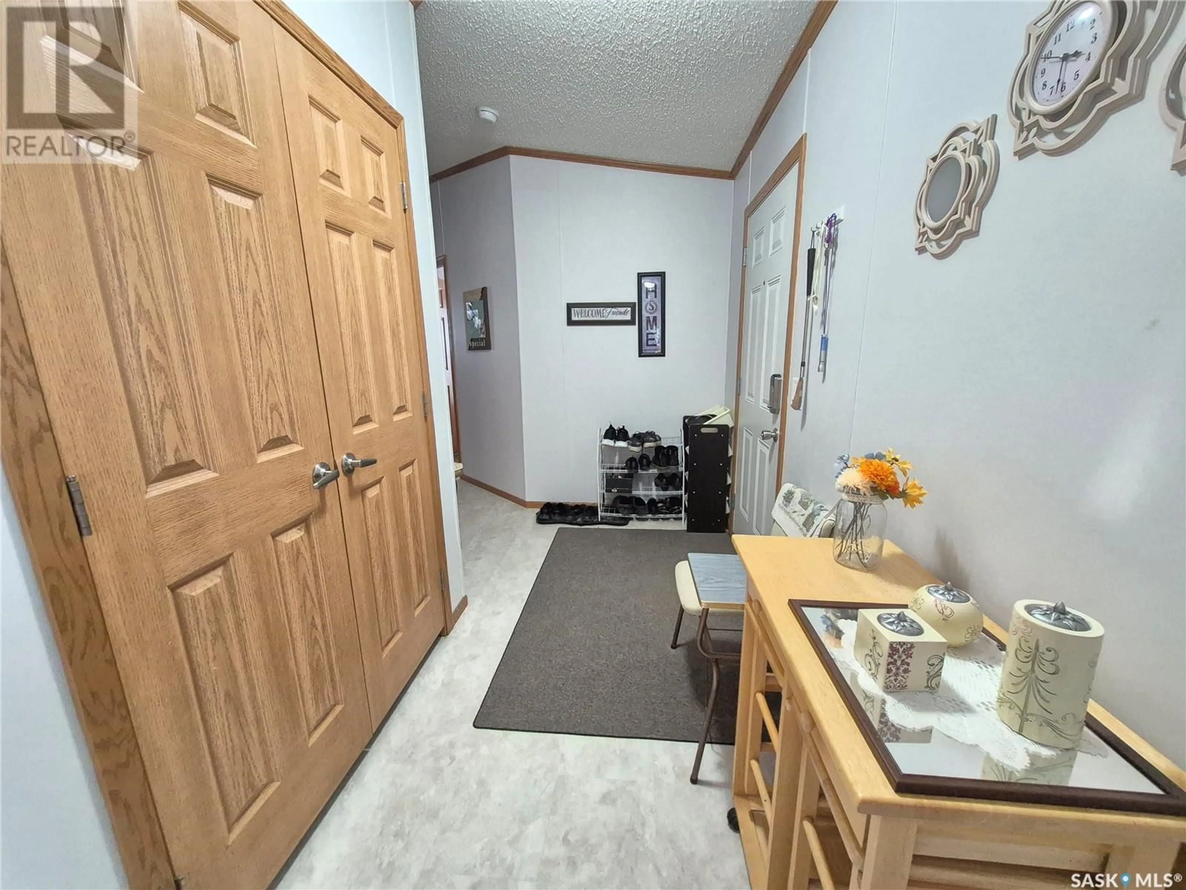 Indoor foyer for 129 1ST AVENUE, Weyburn Saskatchewan S4H2H9