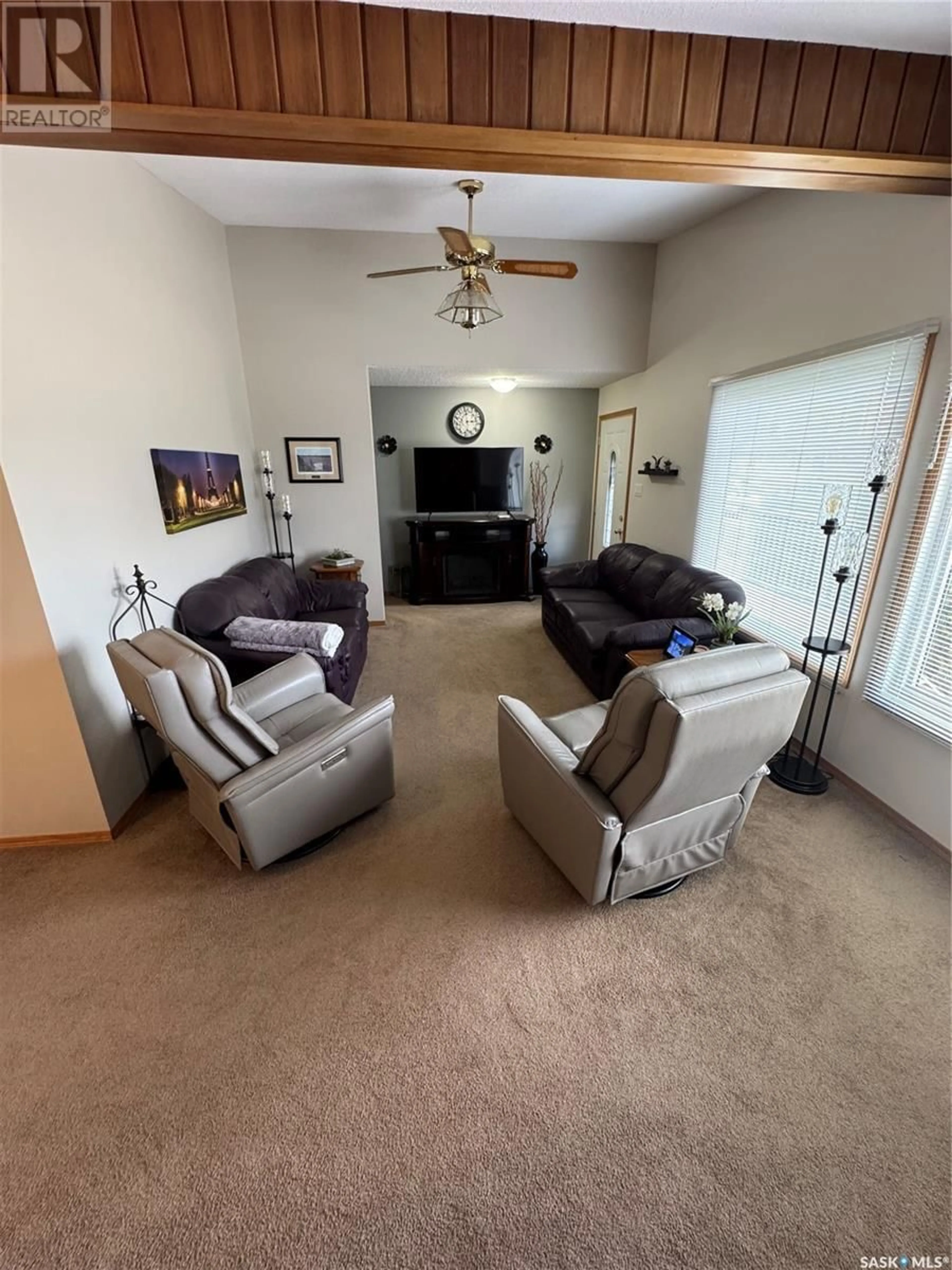 Living room with furniture, unknown for 112 ASSINIBOIA AVENUE, Assiniboia Saskatchewan S0H0B0