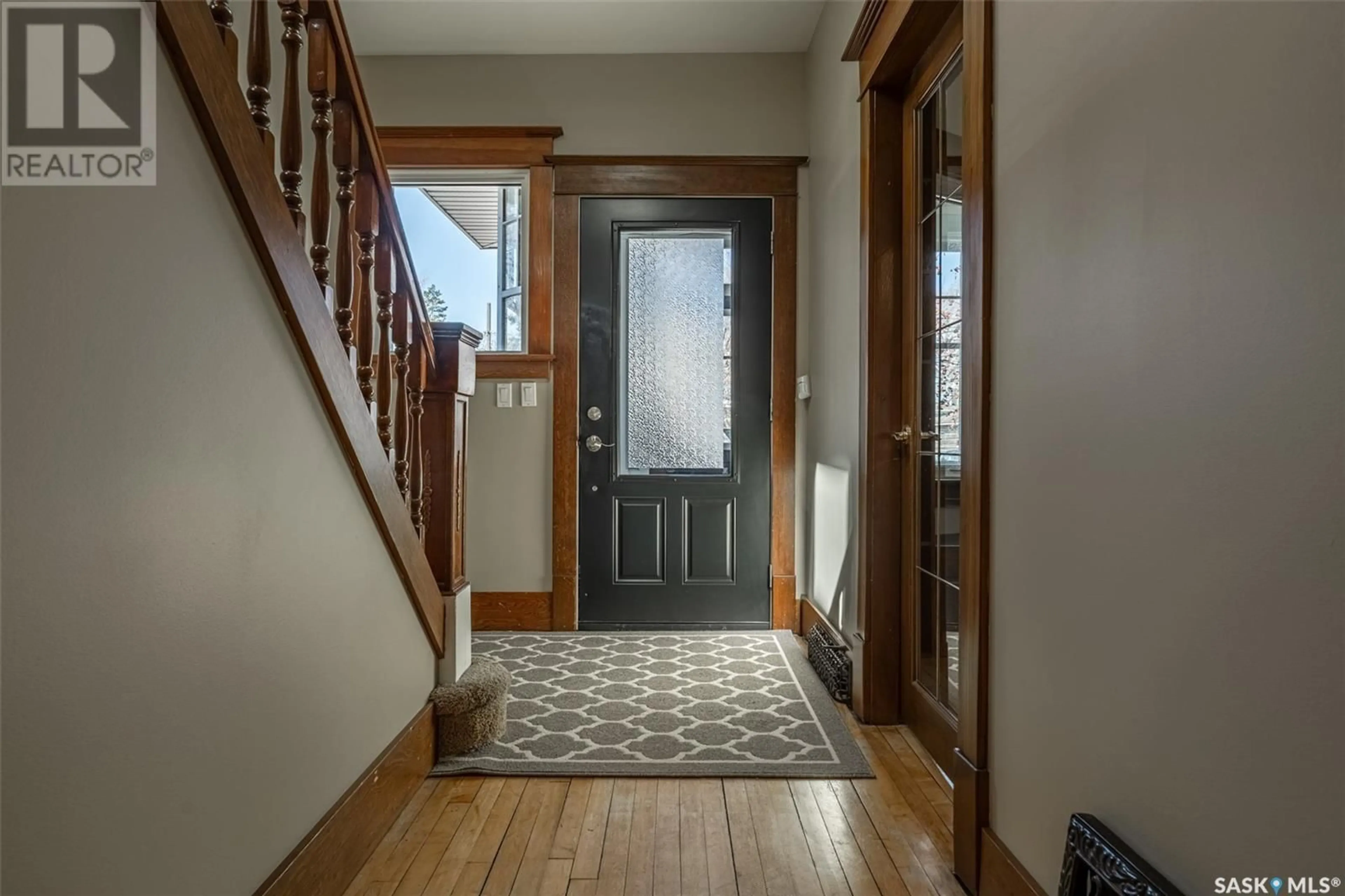 Indoor entryway for 413 LANSDOWNE AVENUE, Saskatoon Saskatchewan S7N1C8
