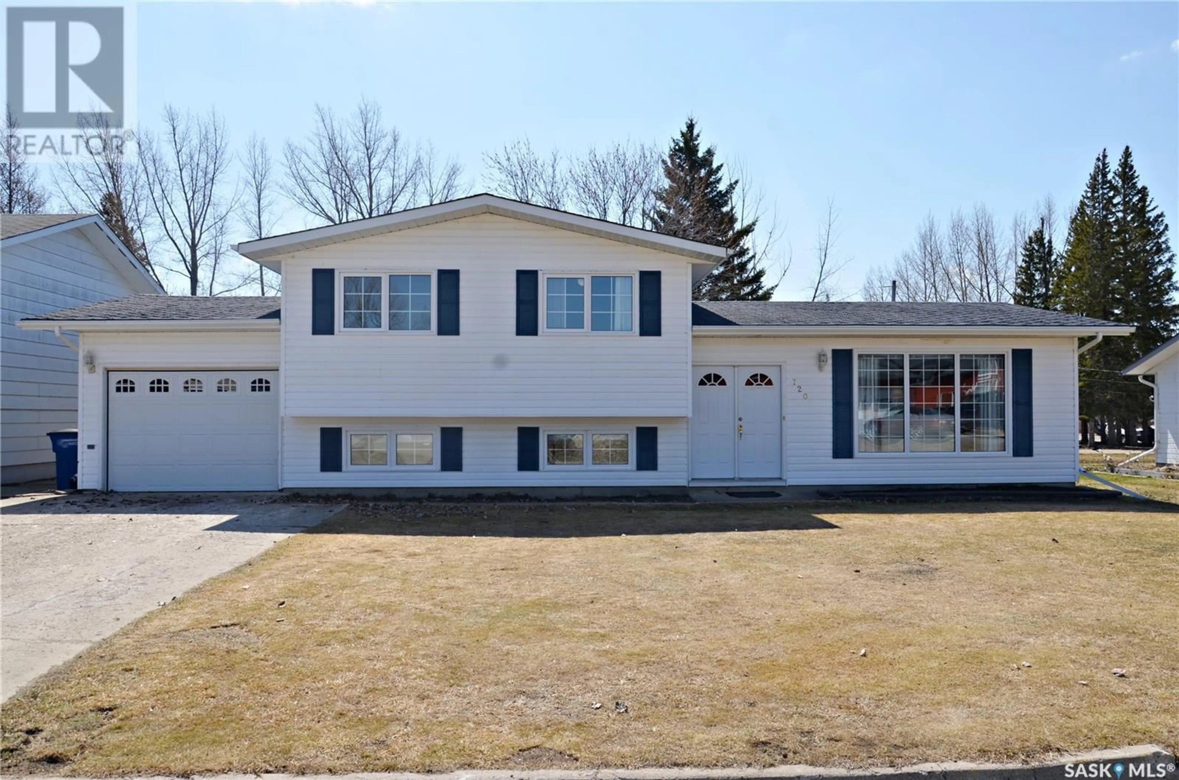 Home with vinyl exterior material, street for 720 PORTAGE AVENUE, Wadena Saskatchewan S0A0C1