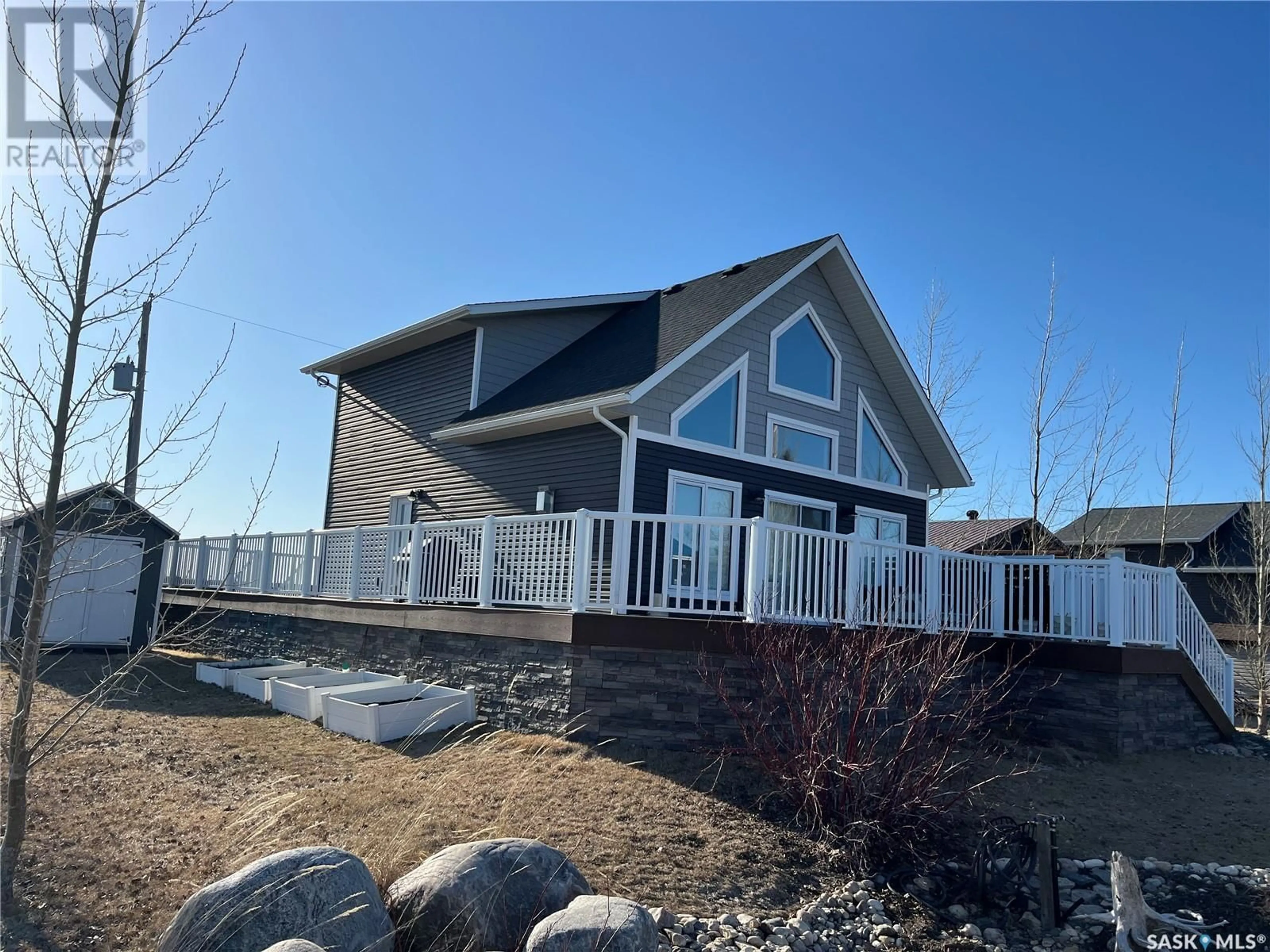 Home with vinyl exterior material, water/lake/river/ocean view for 203 LAKESHORE DRIVE, Leslie Beach Saskatchewan S0A1A0