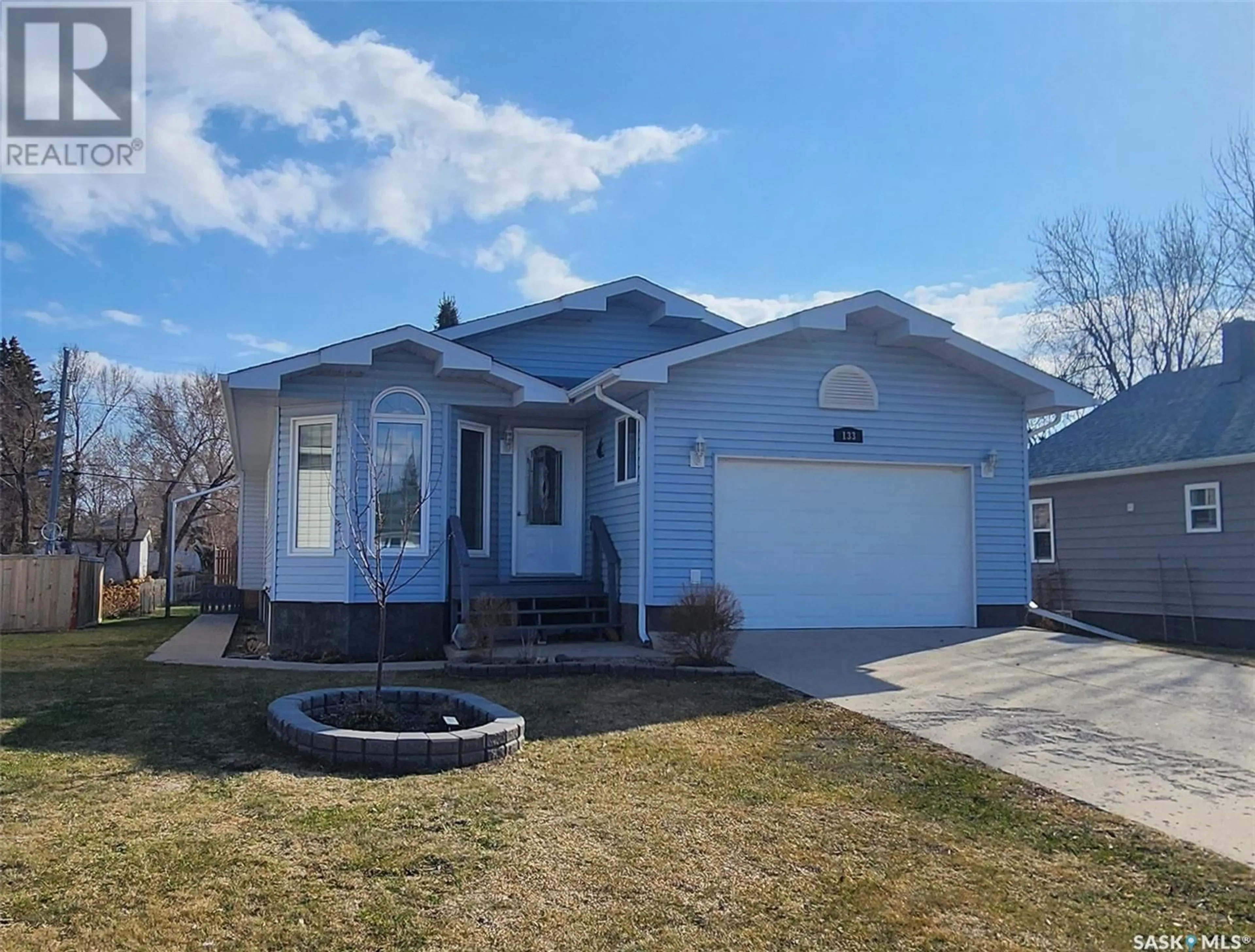 Home with vinyl exterior material, street for 133 10TH AVENUE, Melville Saskatchewan S0A2P0