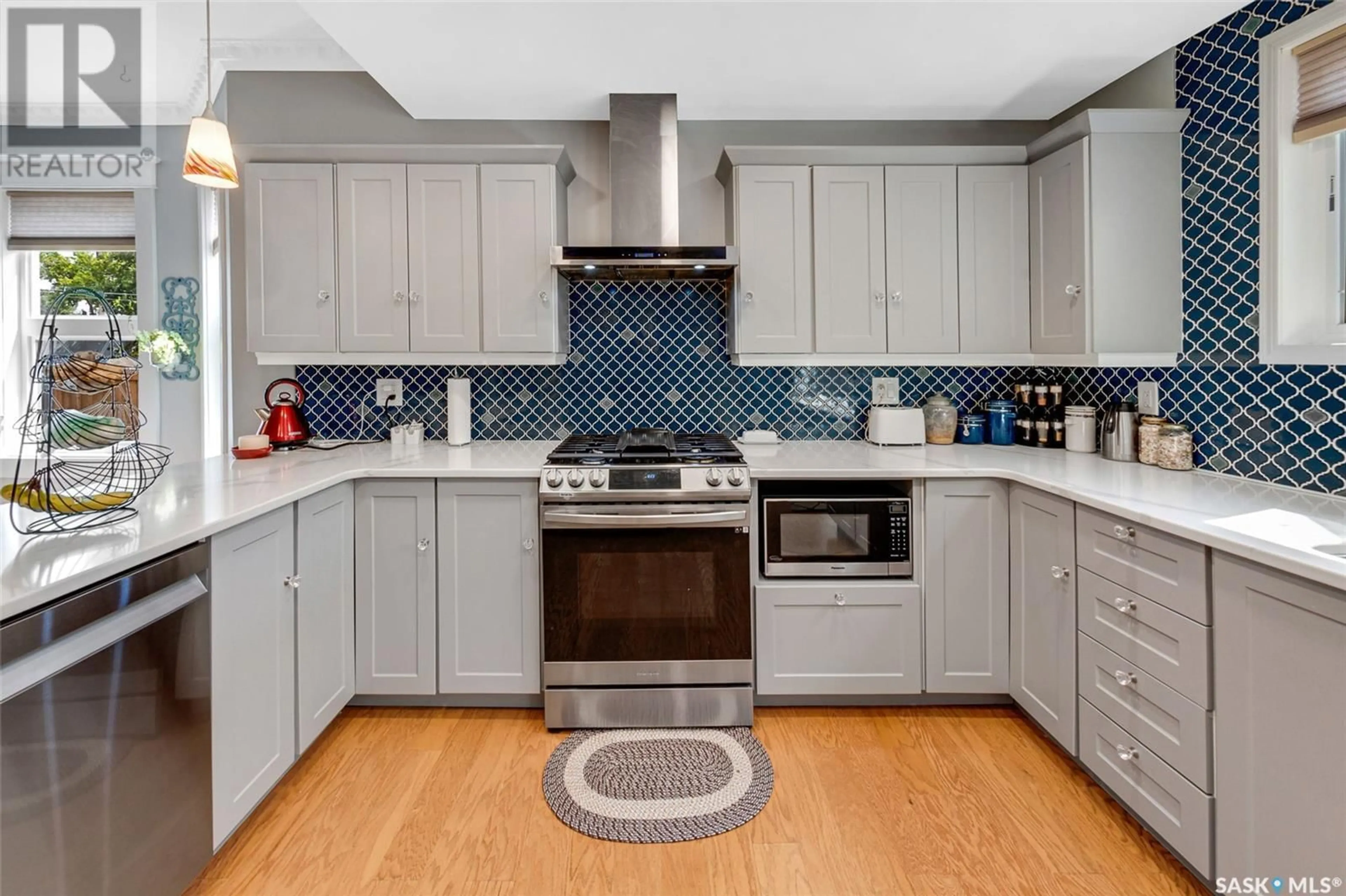 Contemporary kitchen, ceramic/tile floor for 518 12TH STREET, Saskatoon Saskatchewan S7N0H2