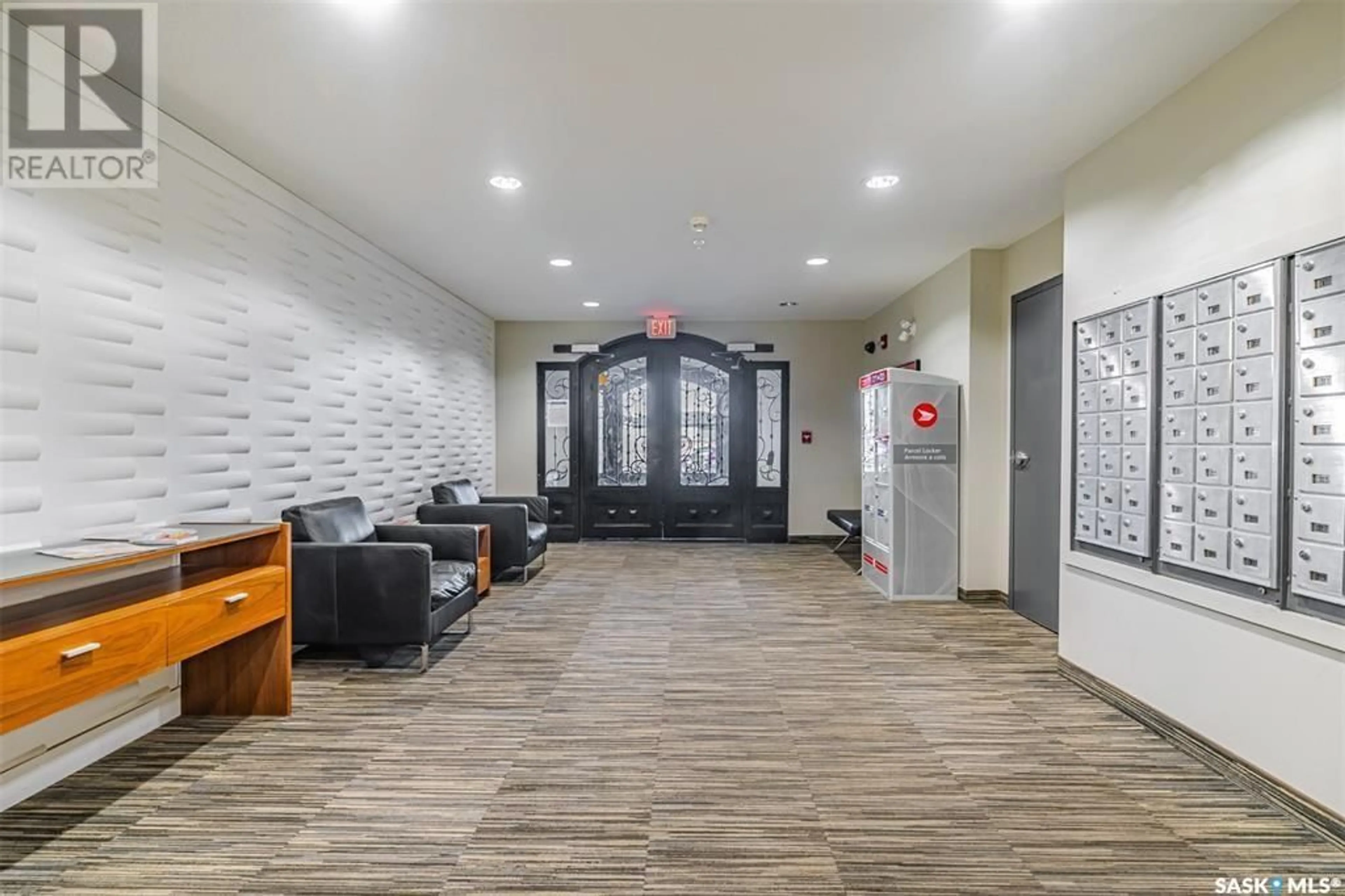 Indoor foyer for 211 - 206 LEDINGHAM STREET, Saskatoon Saskatchewan S7V0C5