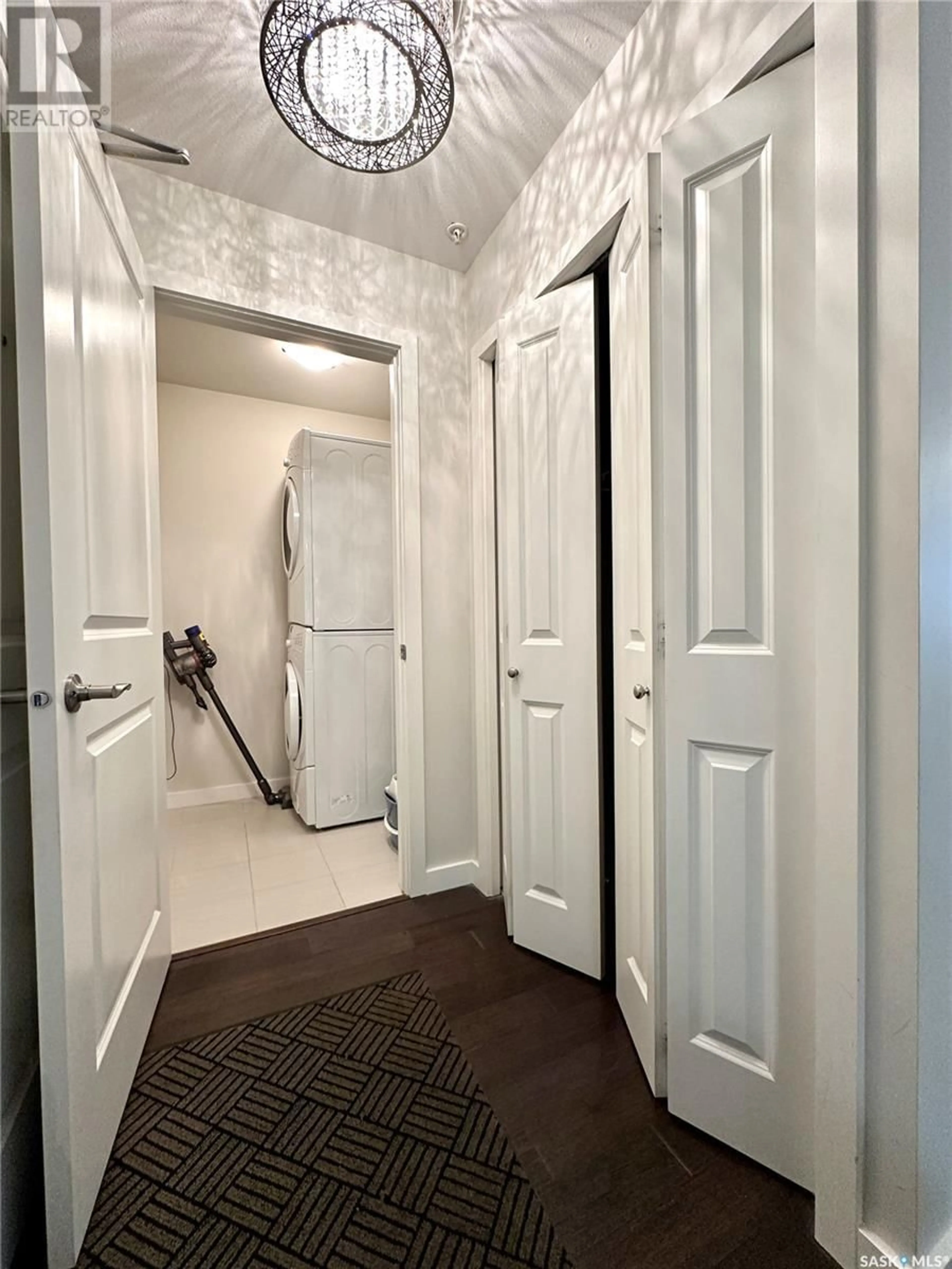 Indoor entryway for 211 - 206 LEDINGHAM STREET, Saskatoon Saskatchewan S7V0C5
