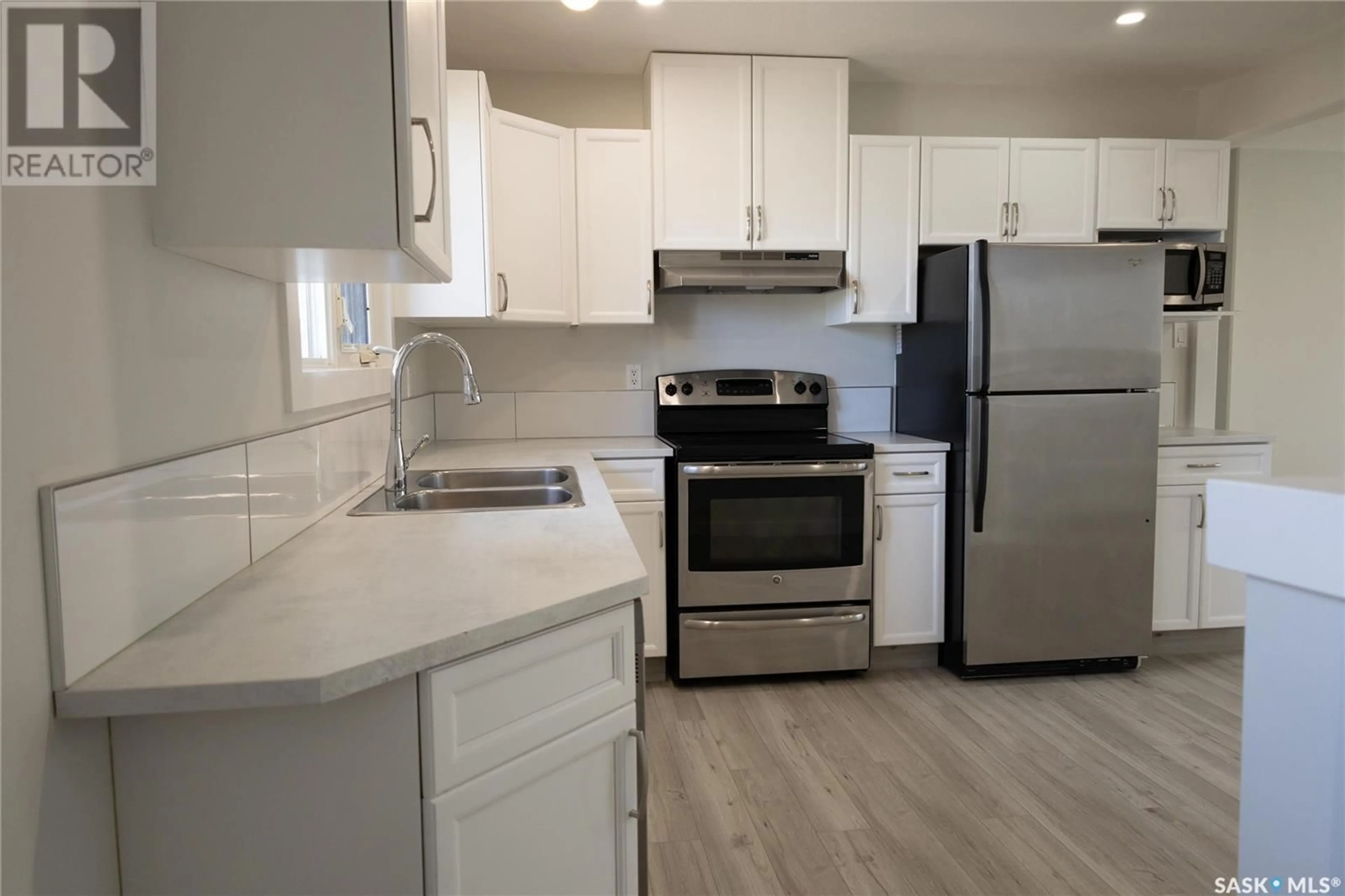 Standard kitchen, unknown for 118 ELIZABETH STREET, Warman Saskatchewan S0K4S0