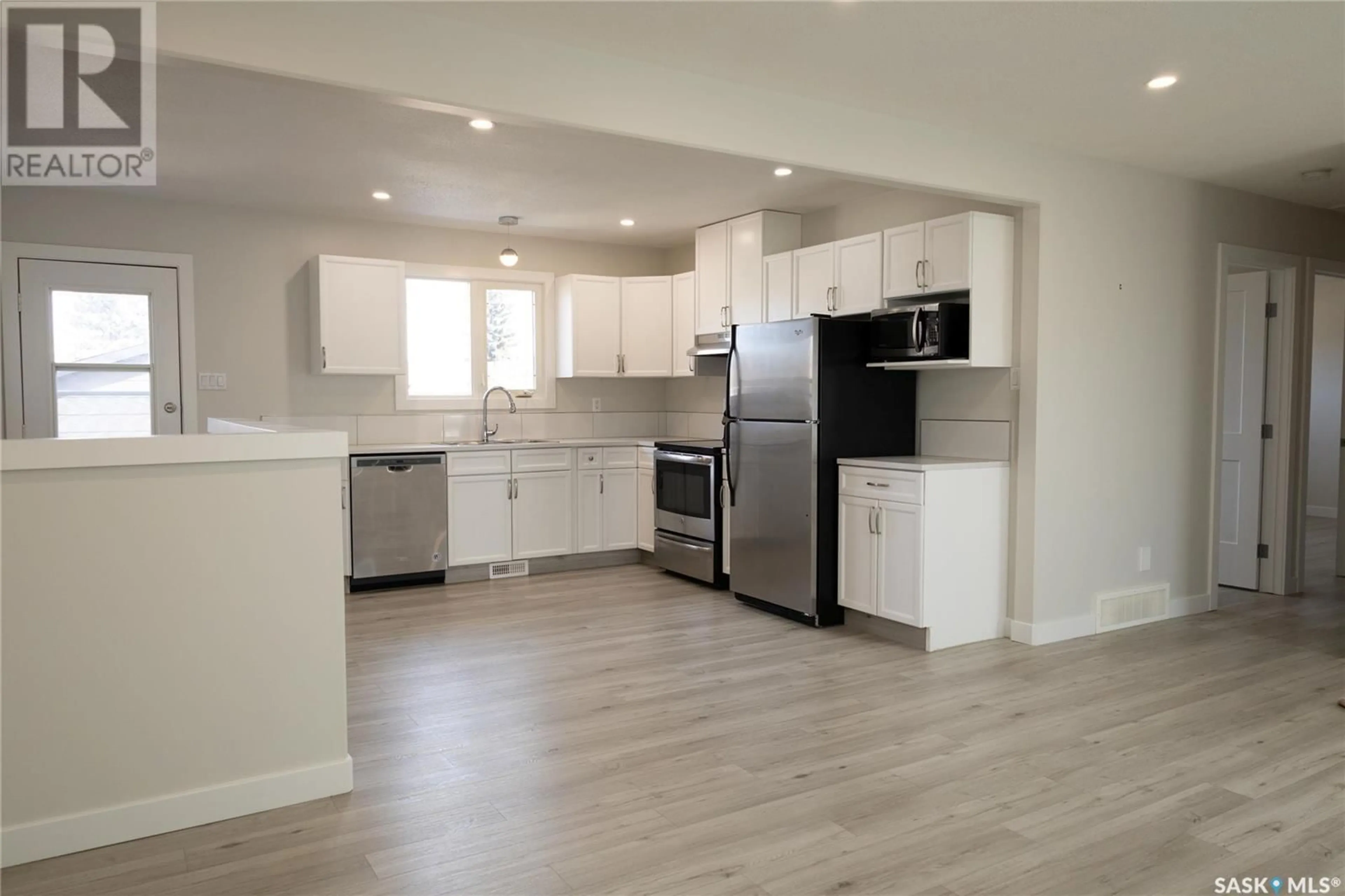 Open concept kitchen, wood/laminate floor for 118 ELIZABETH STREET, Warman Saskatchewan S0K4S0