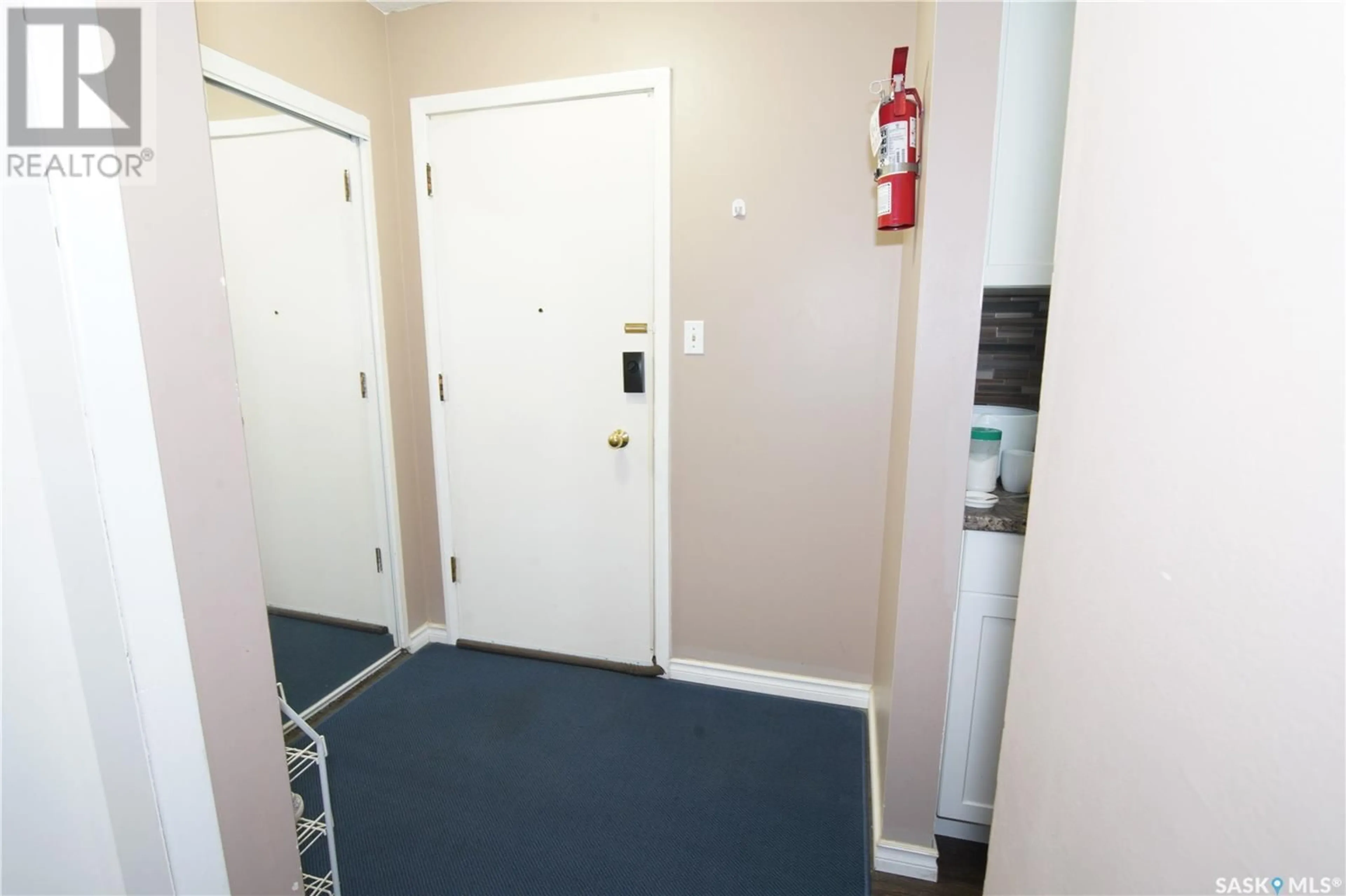 Indoor foyer for 18 26 SHAW STREET, Regina Saskatchewan S4R3M4