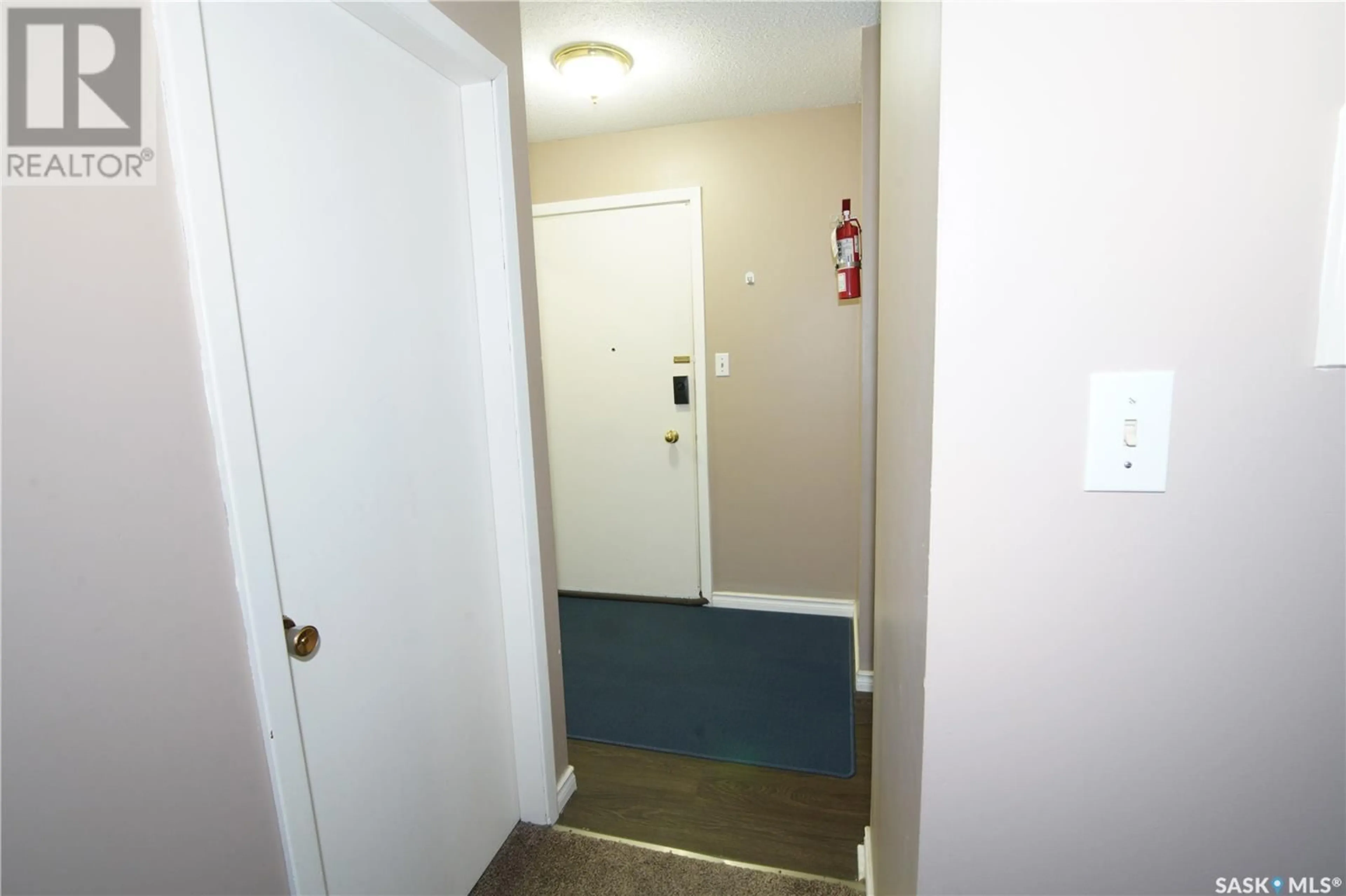 Indoor foyer for 18 26 SHAW STREET, Regina Saskatchewan S4R3M4