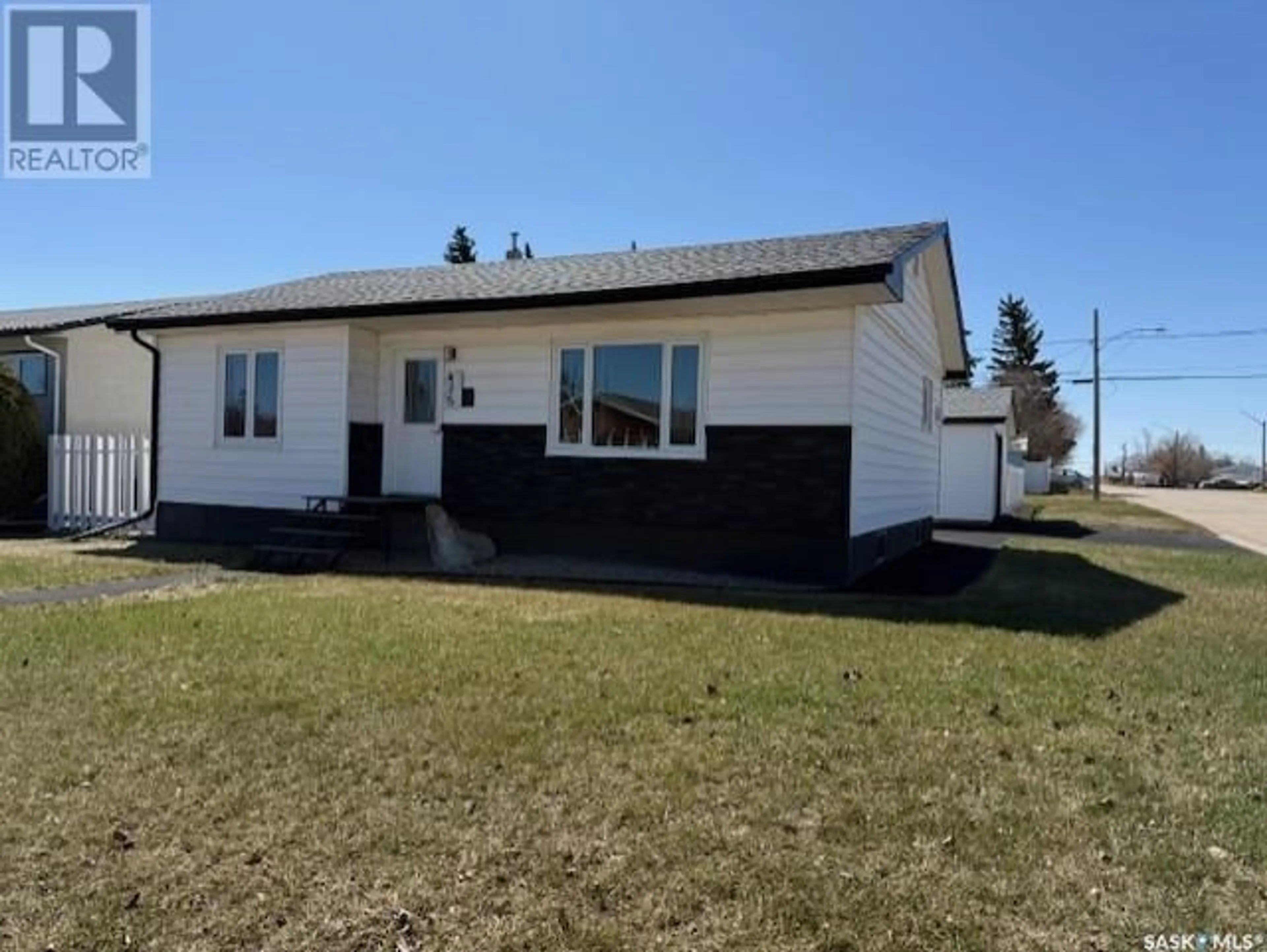 Home with vinyl exterior material, unknown for 475 5TH AVENUE, Melville Saskatchewan S0A2P0