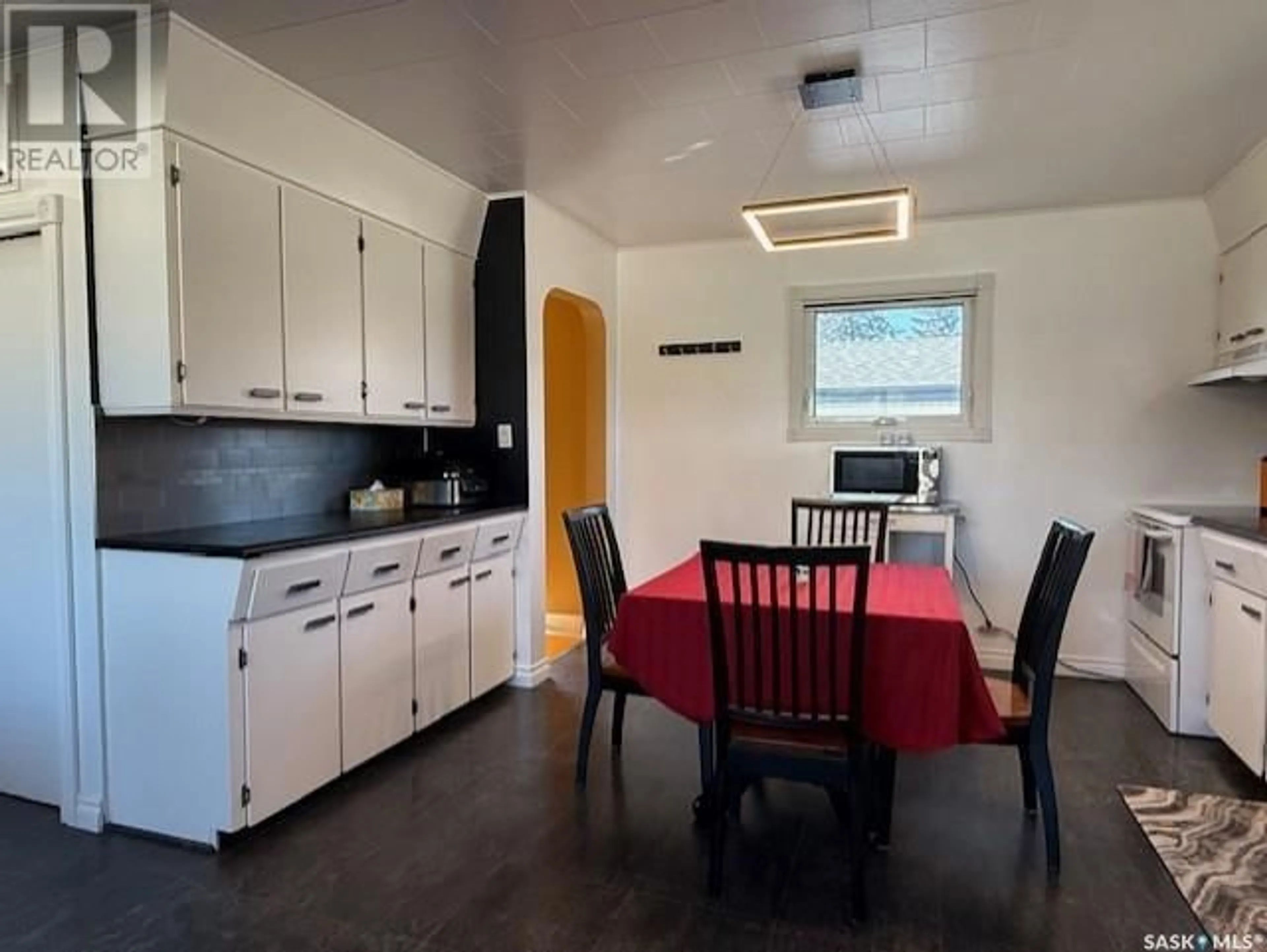 Standard kitchen, unknown for 475 5TH AVENUE, Melville Saskatchewan S0A2P0