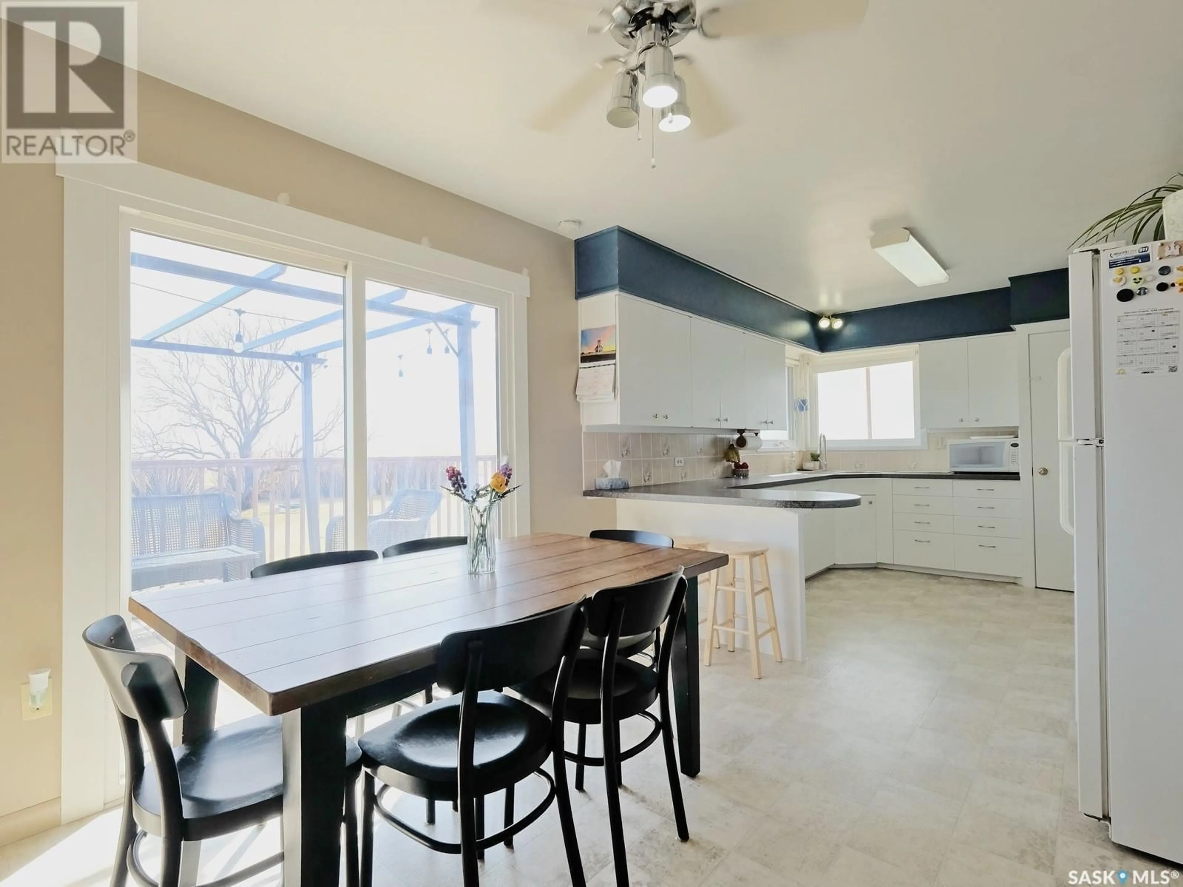 Contemporary kitchen, ceramic/tile floor for Johnston ACREAGE, Marriott Rm No. 317 Saskatchewan S0L2V0