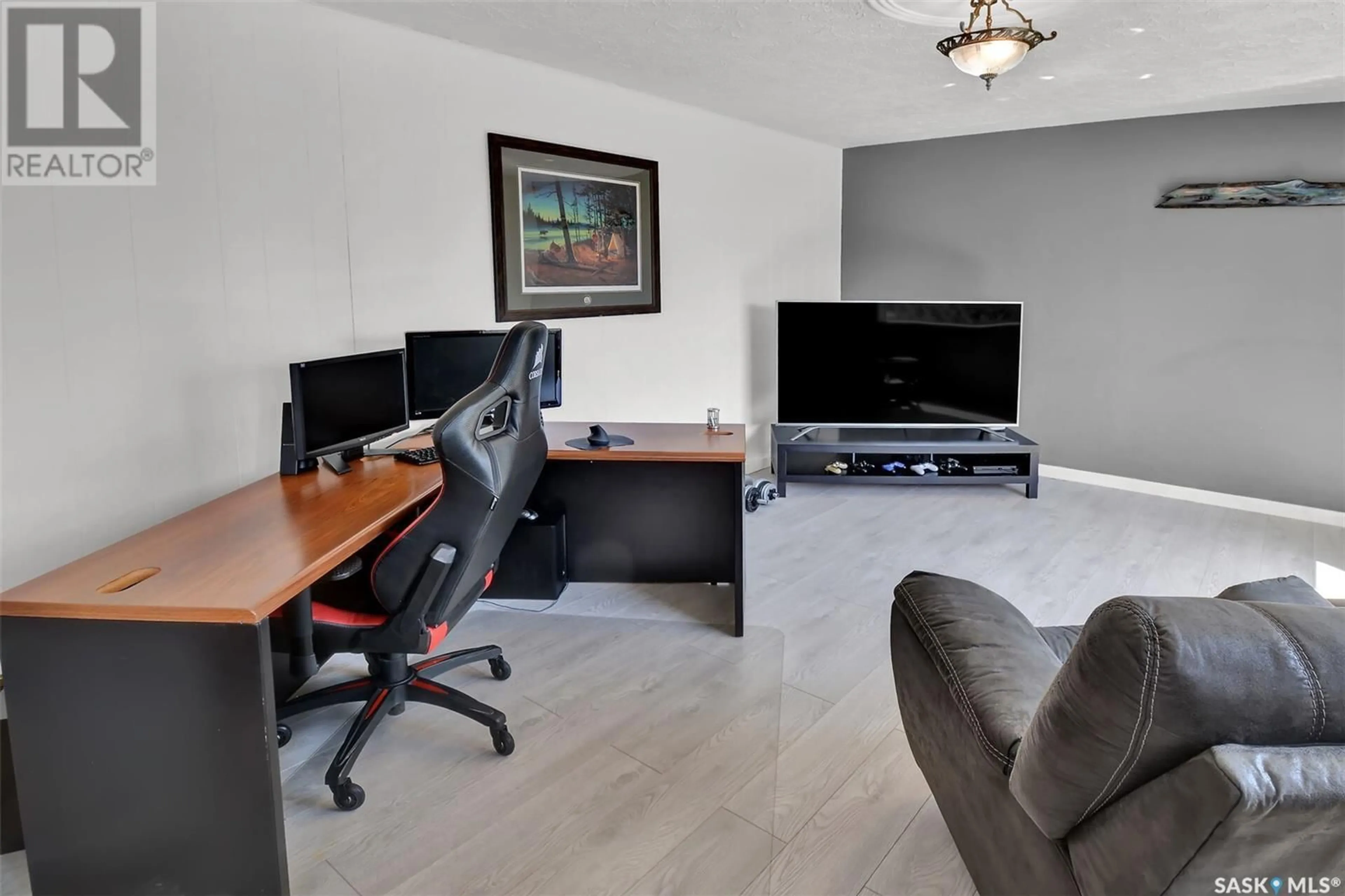 A pic of a room for 1143 O AVENUE, Saskatoon Saskatchewan S7M2T3