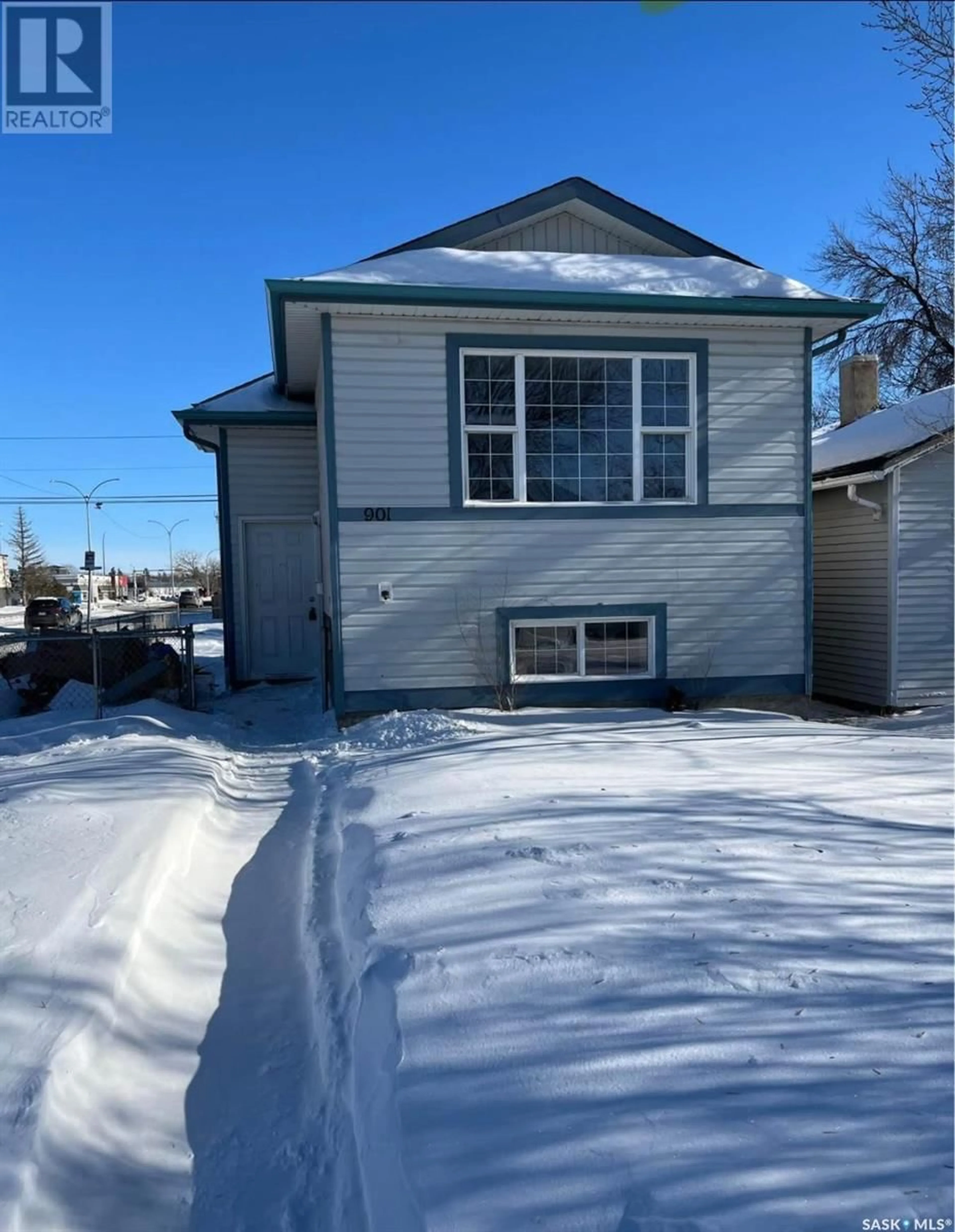 Unknown for 901 RAE STREET, Regina Saskatchewan S4T2B5