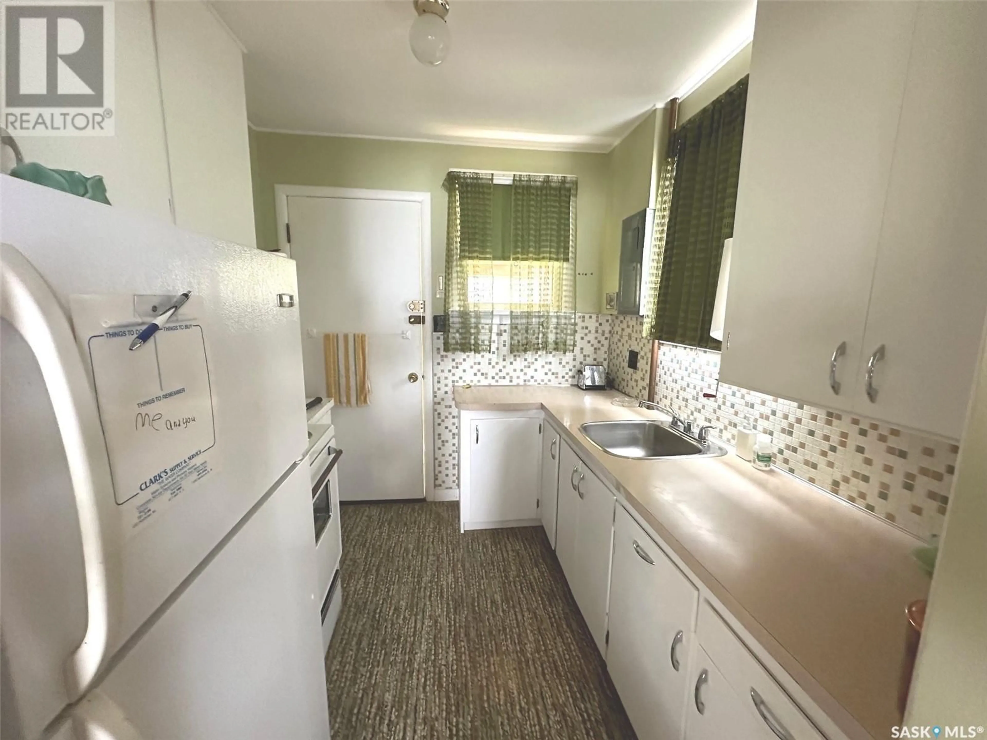 Standard kitchen, unknown for 272 S KATEPWA DRIVE, Katepwa Beach Saskatchewan S0G2K0