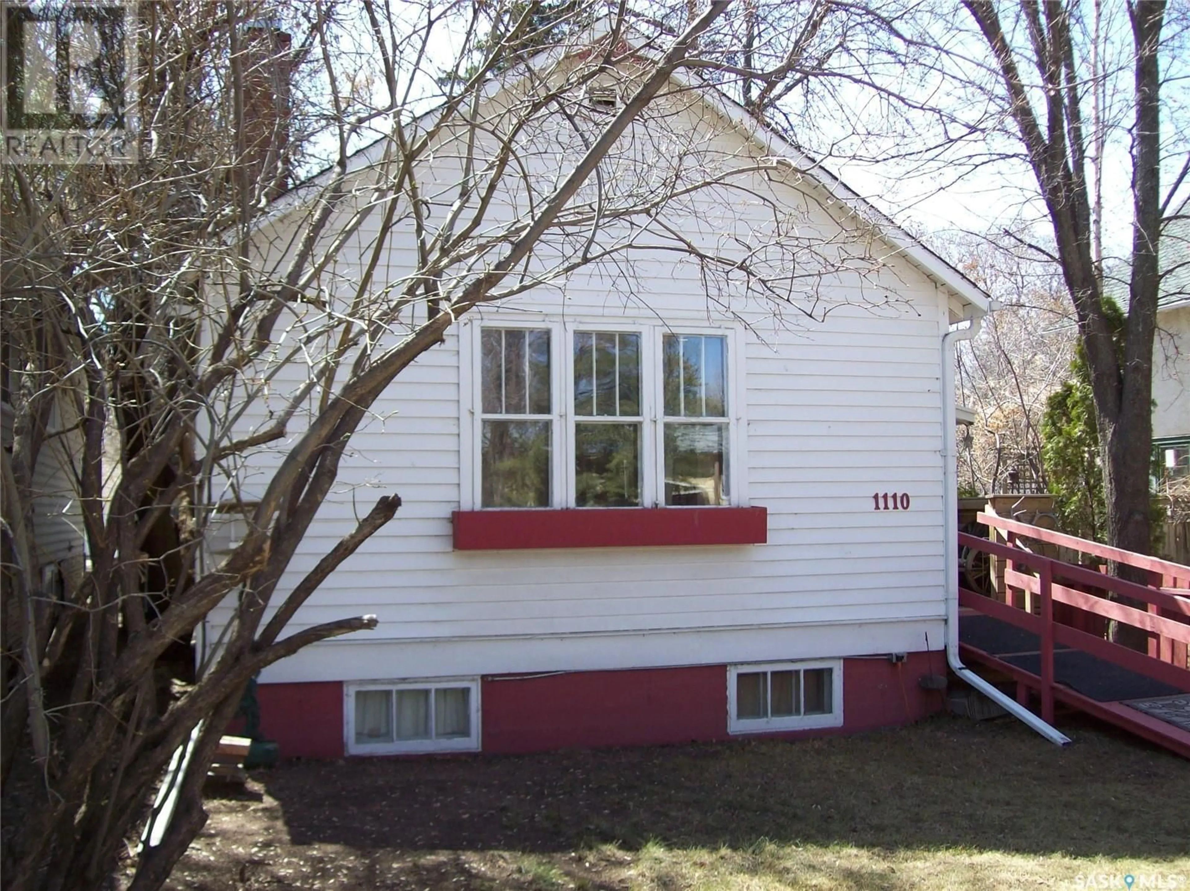 Home with vinyl exterior material, building for 1110 12TH STREET, Saskatoon Saskatchewan S7H0E2
