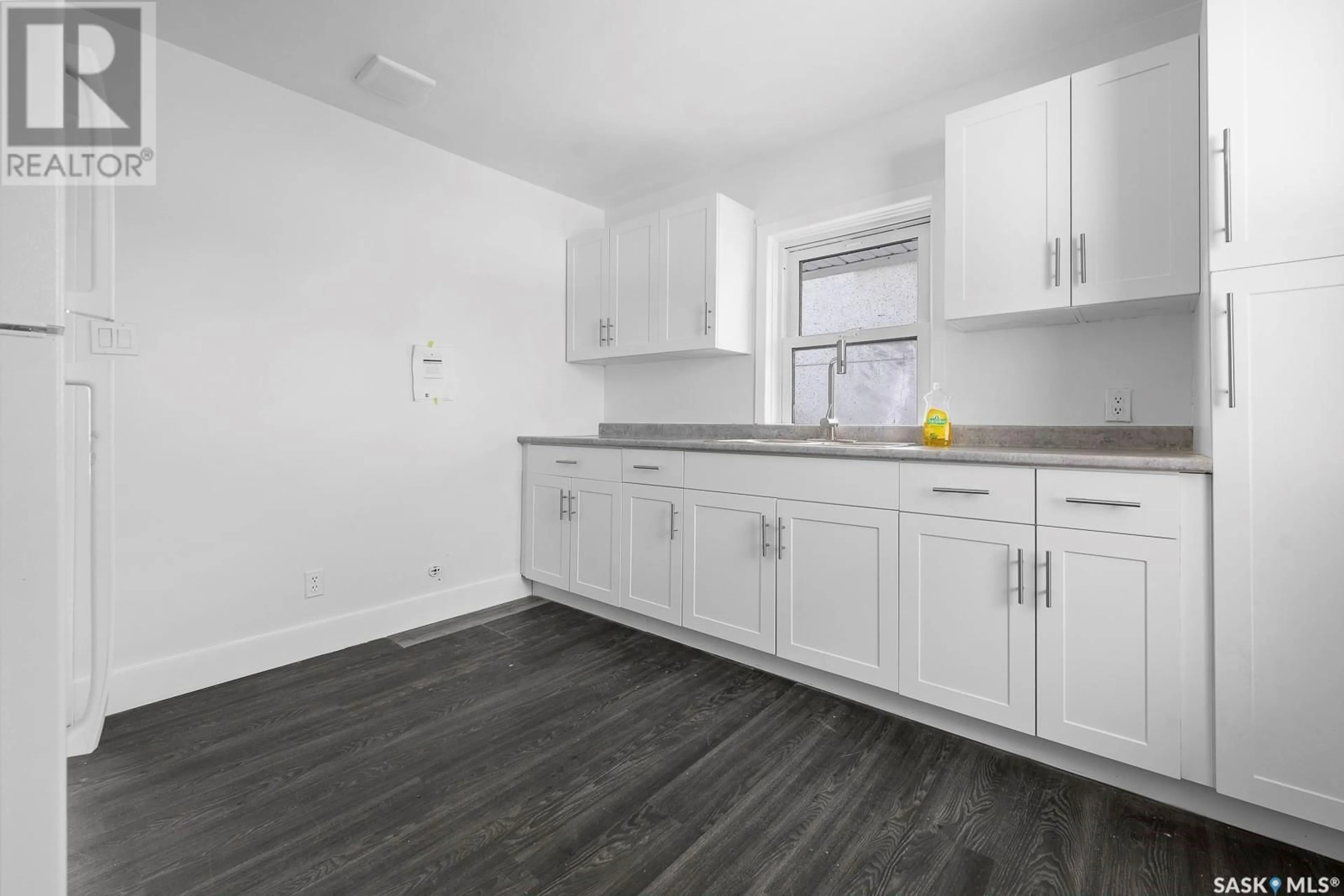 Standard kitchen, unknown for 222 COLLEGE AVENUE, Regina Saskatchewan S4N0V6