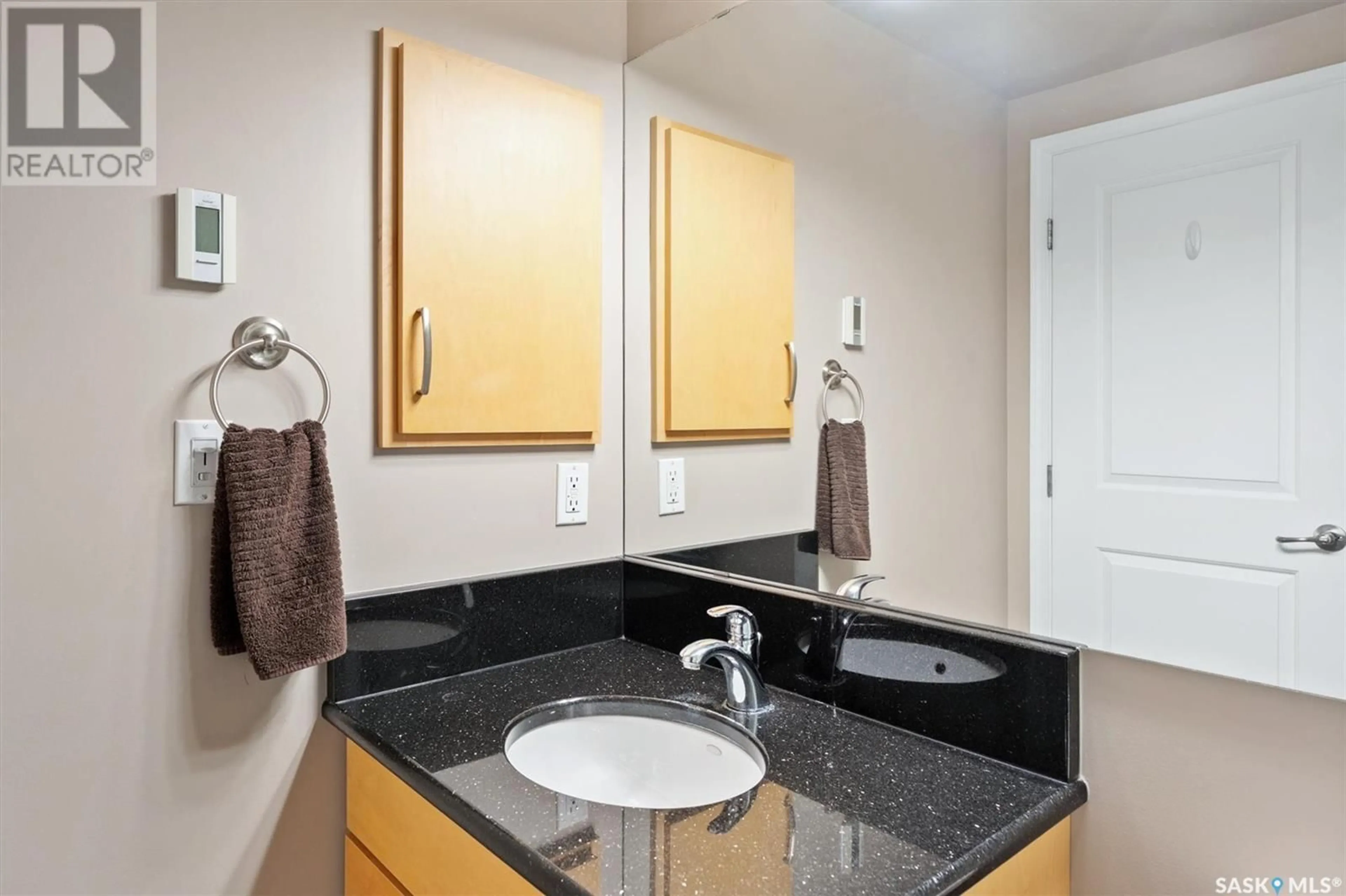 Standard bathroom, ceramic/tile floor for 902 - 1105 SPADINA CRESCENT, Saskatoon Saskatchewan S7K0G8
