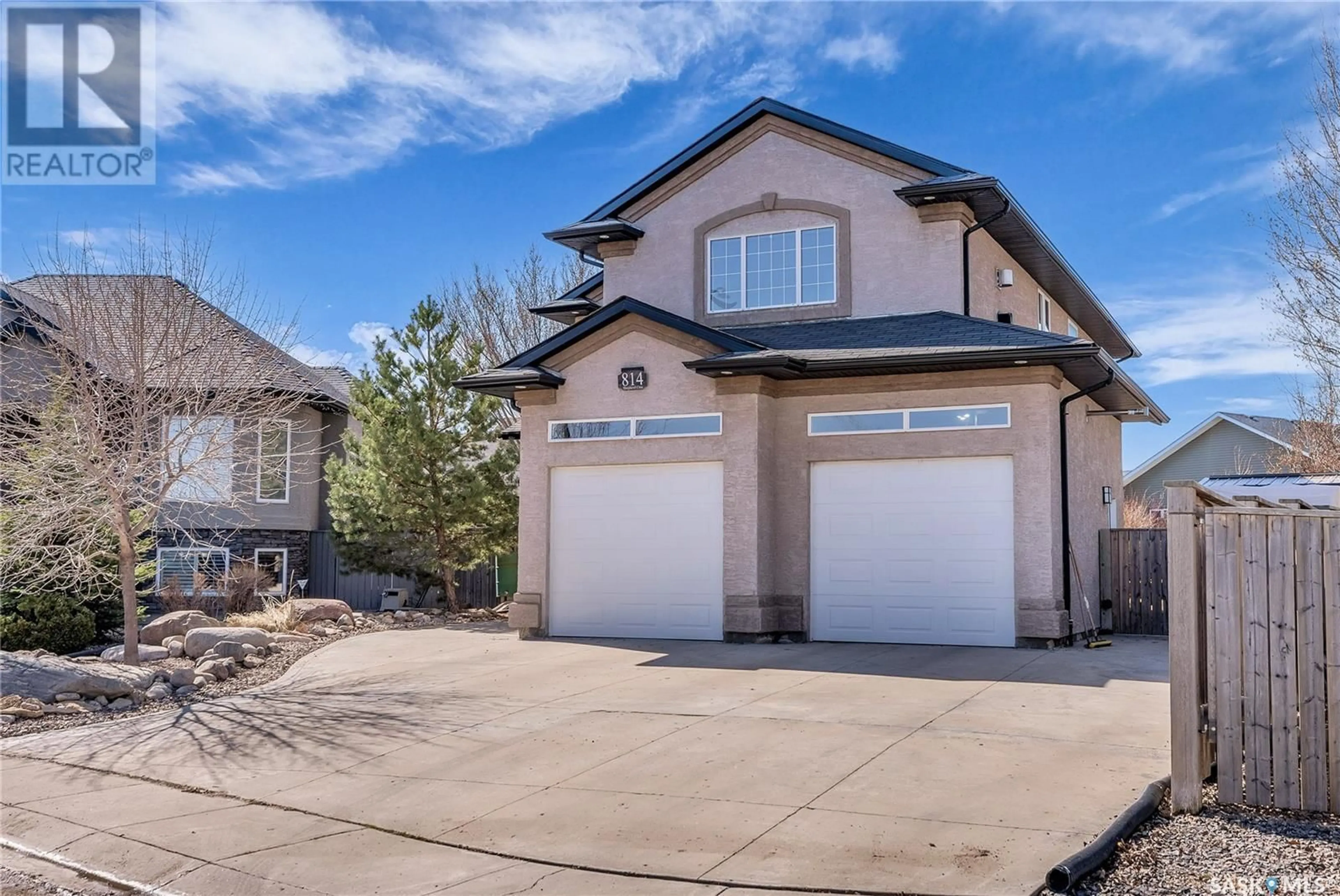 Home with vinyl exterior material, street for 814 SHEPHERD CRESCENT, Saskatoon Saskatchewan S7W0B2