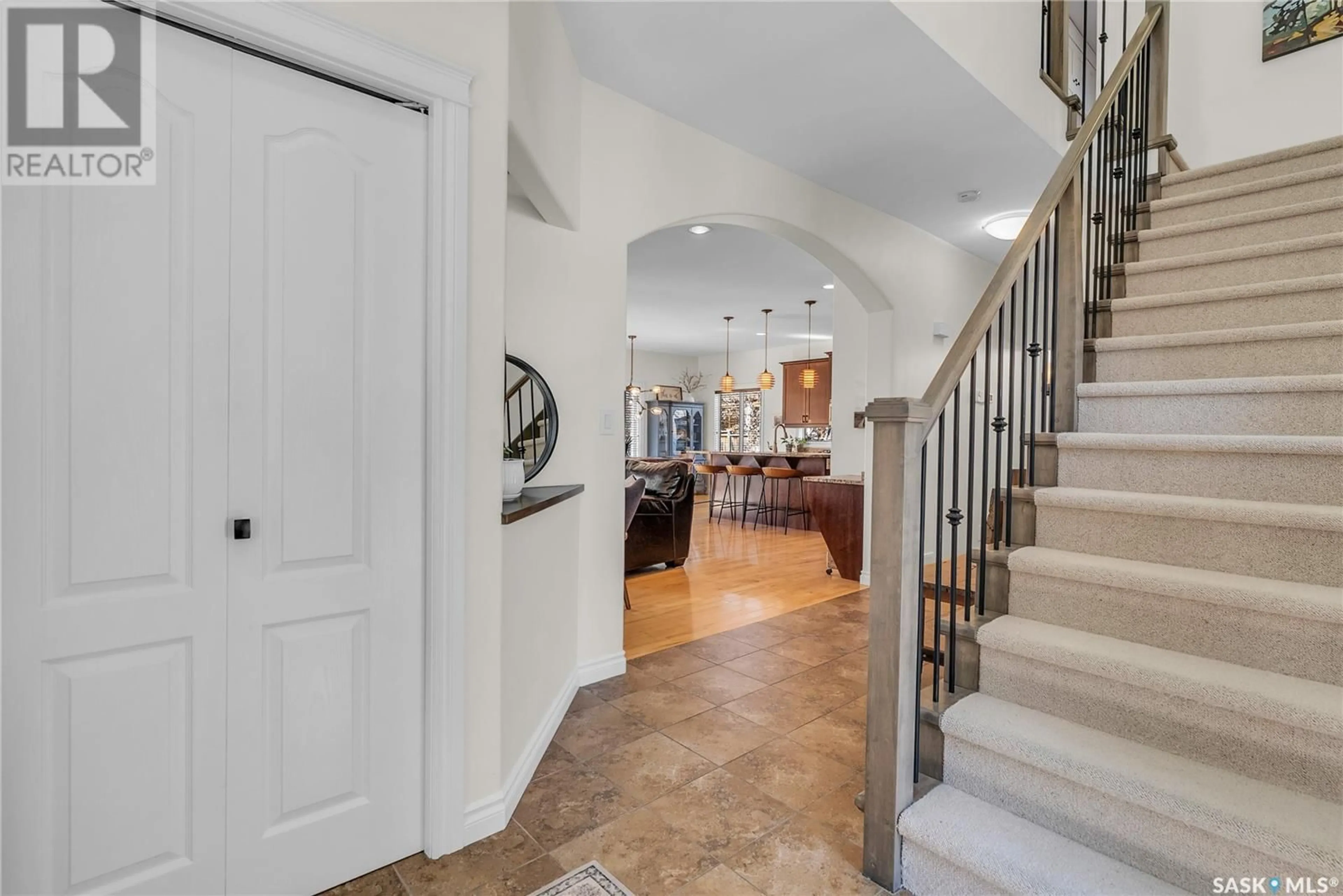 Indoor entryway for 814 SHEPHERD CRESCENT, Saskatoon Saskatchewan S7W0B2