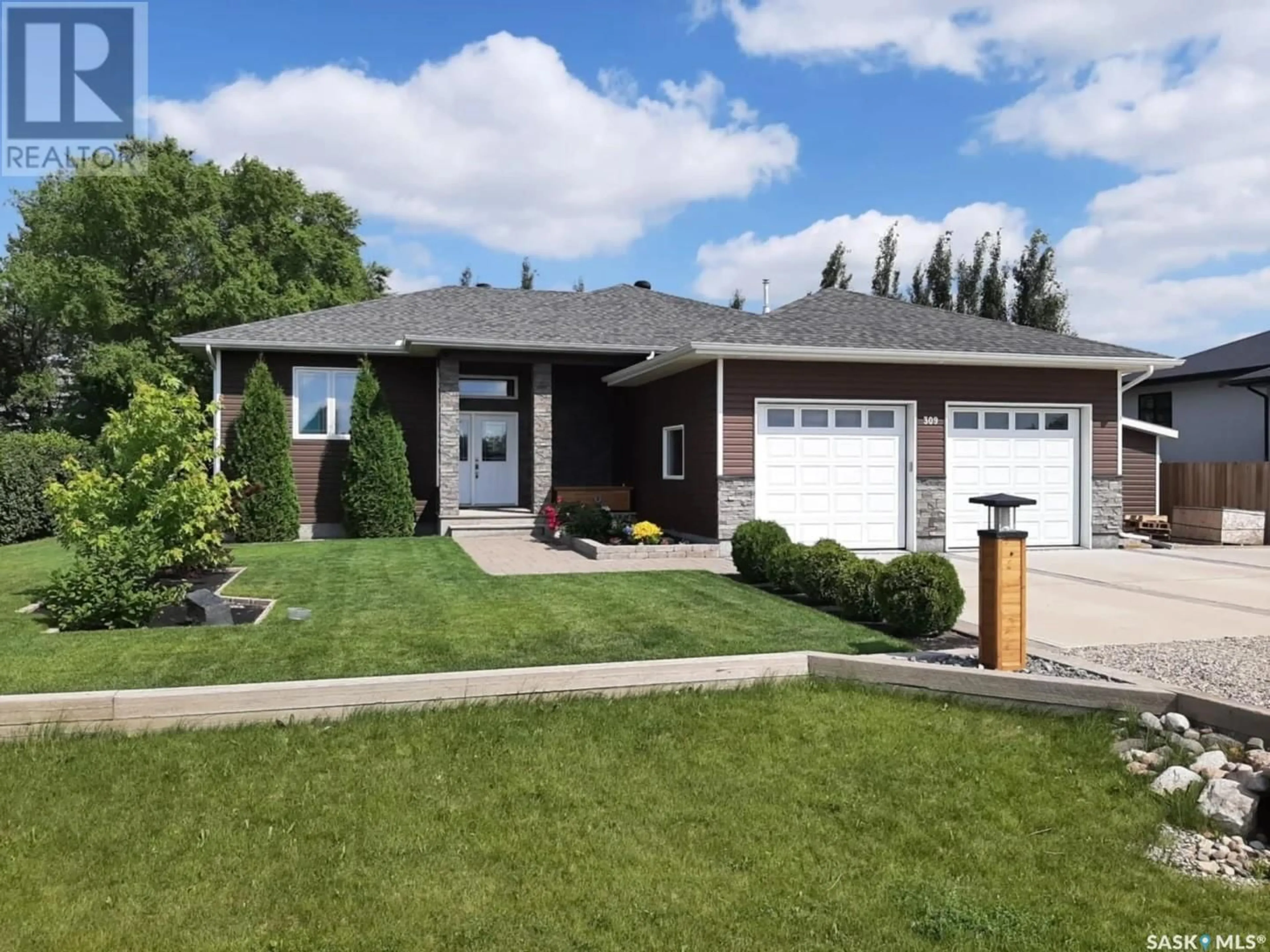 Home with vinyl exterior material, street for 309 DOUGLAS AVENUE, Orkney Rm No. 244 Saskatchewan S3N4K1