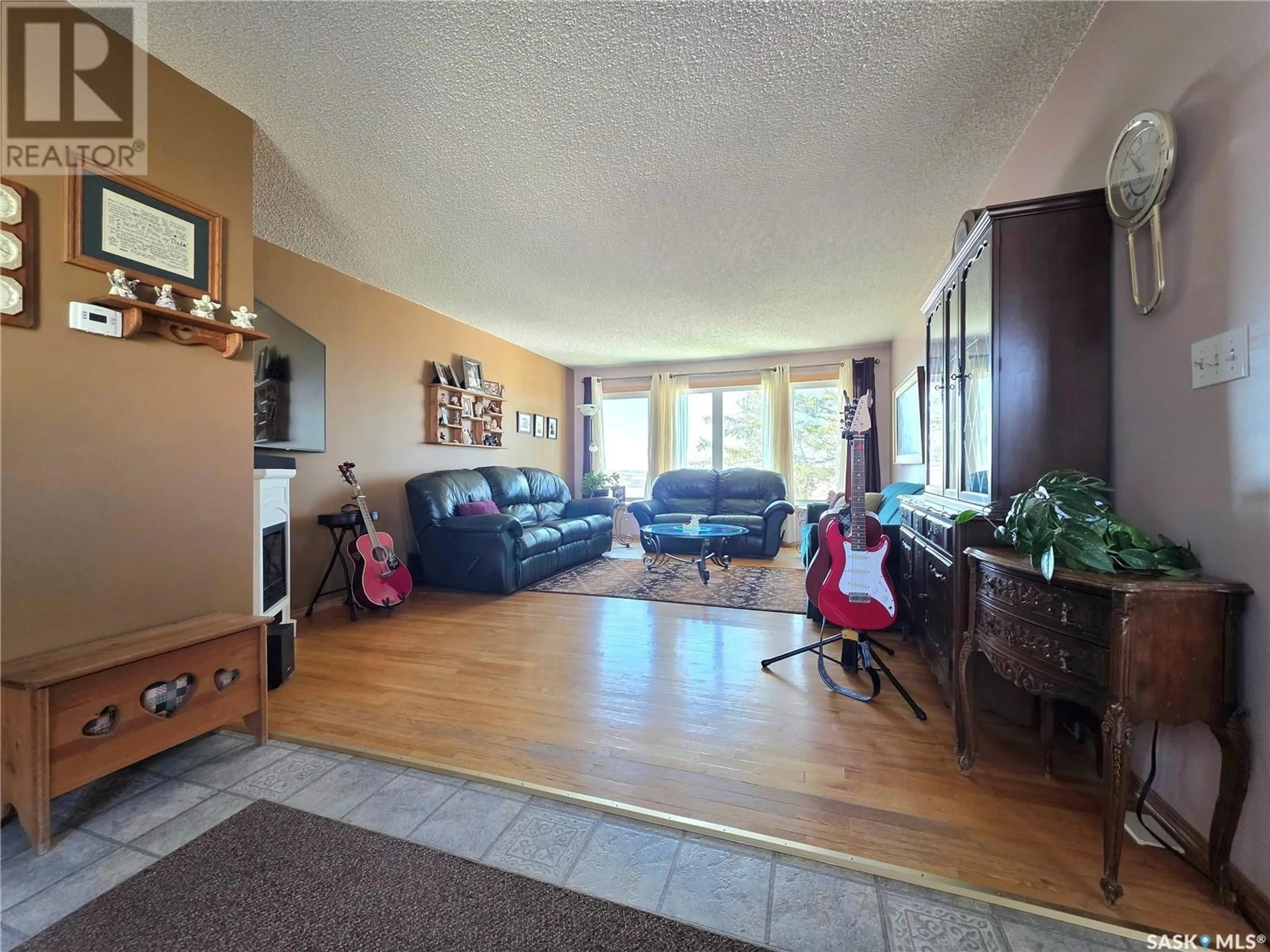 Living room with furniture, unknown for 101 FRASER AVENUE, Oxbow Saskatchewan S0C0B6