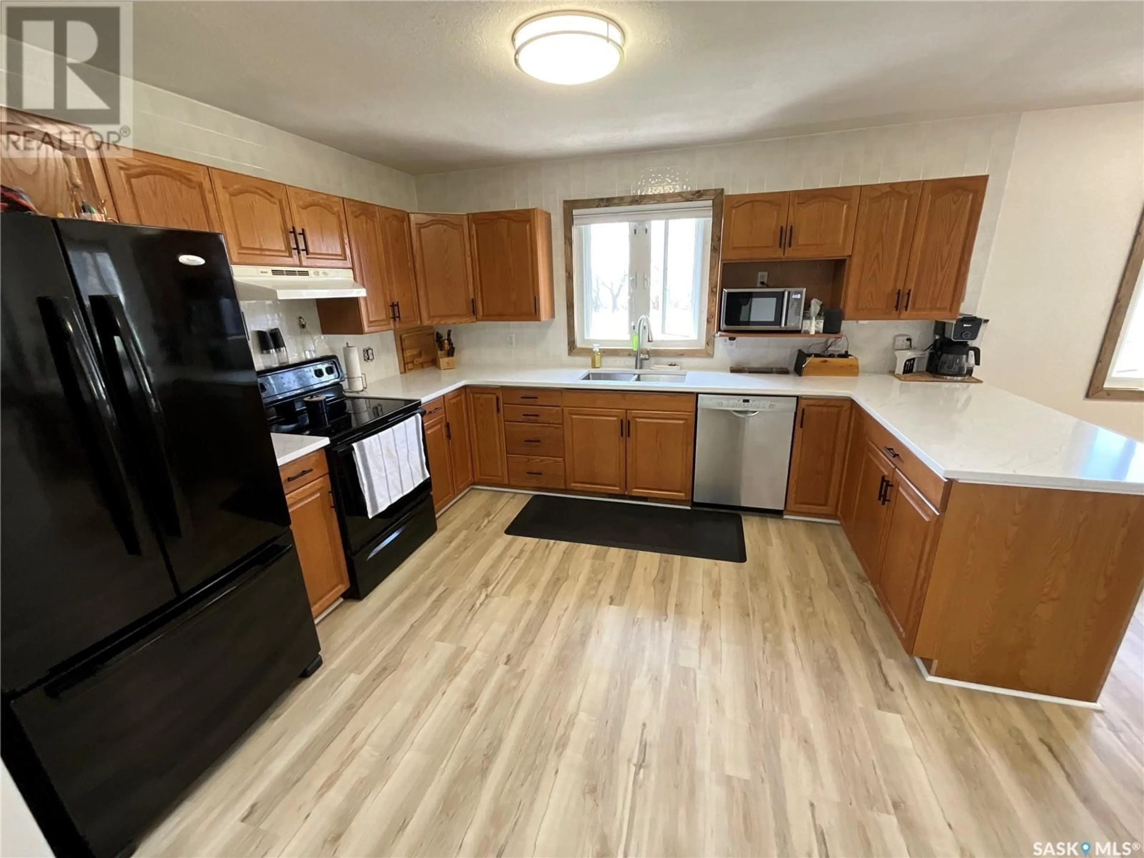Standard kitchen, unknown for 305 SPENCER STREET, Carnduff Saskatchewan S0C0S0