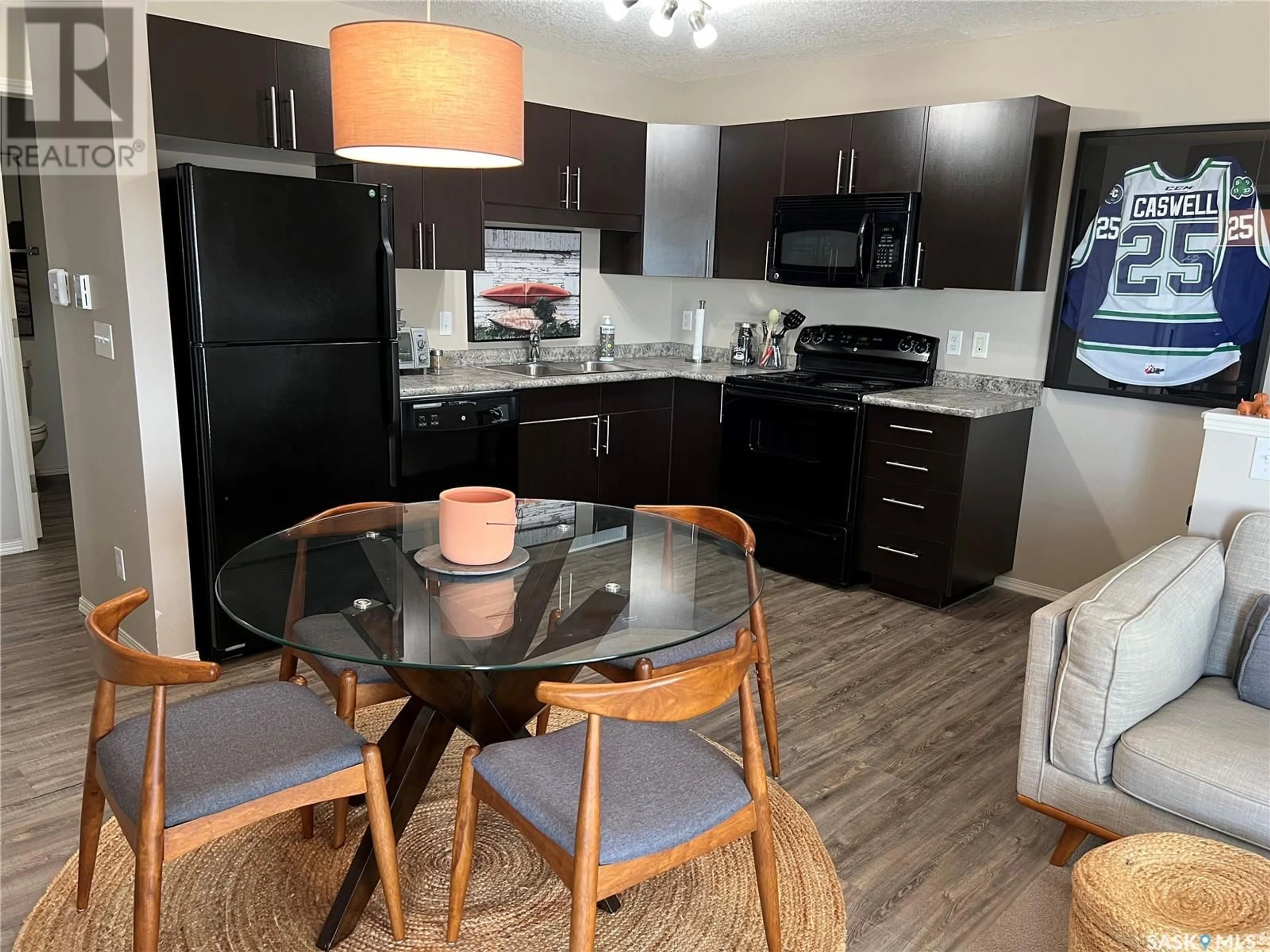 Open concept kitchen, wood/laminate floor for 122 700 BATTLEFORD TRAIL, Swift Current Saskatchewan S9H4V9