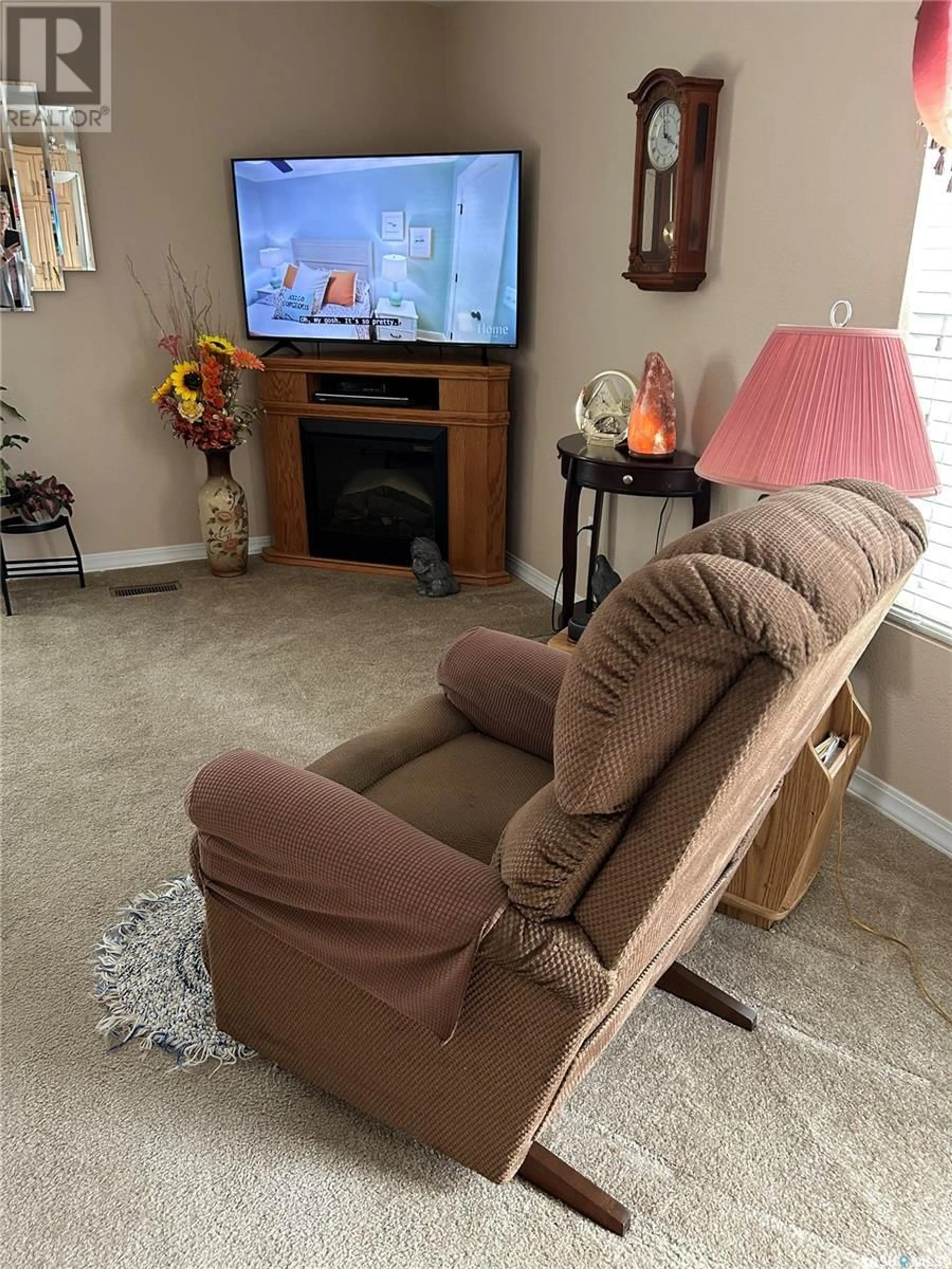 Living room with furniture, unknown for G9 - 1455 9TH AVENUE, Moose Jaw Saskatchewan S6J1C6