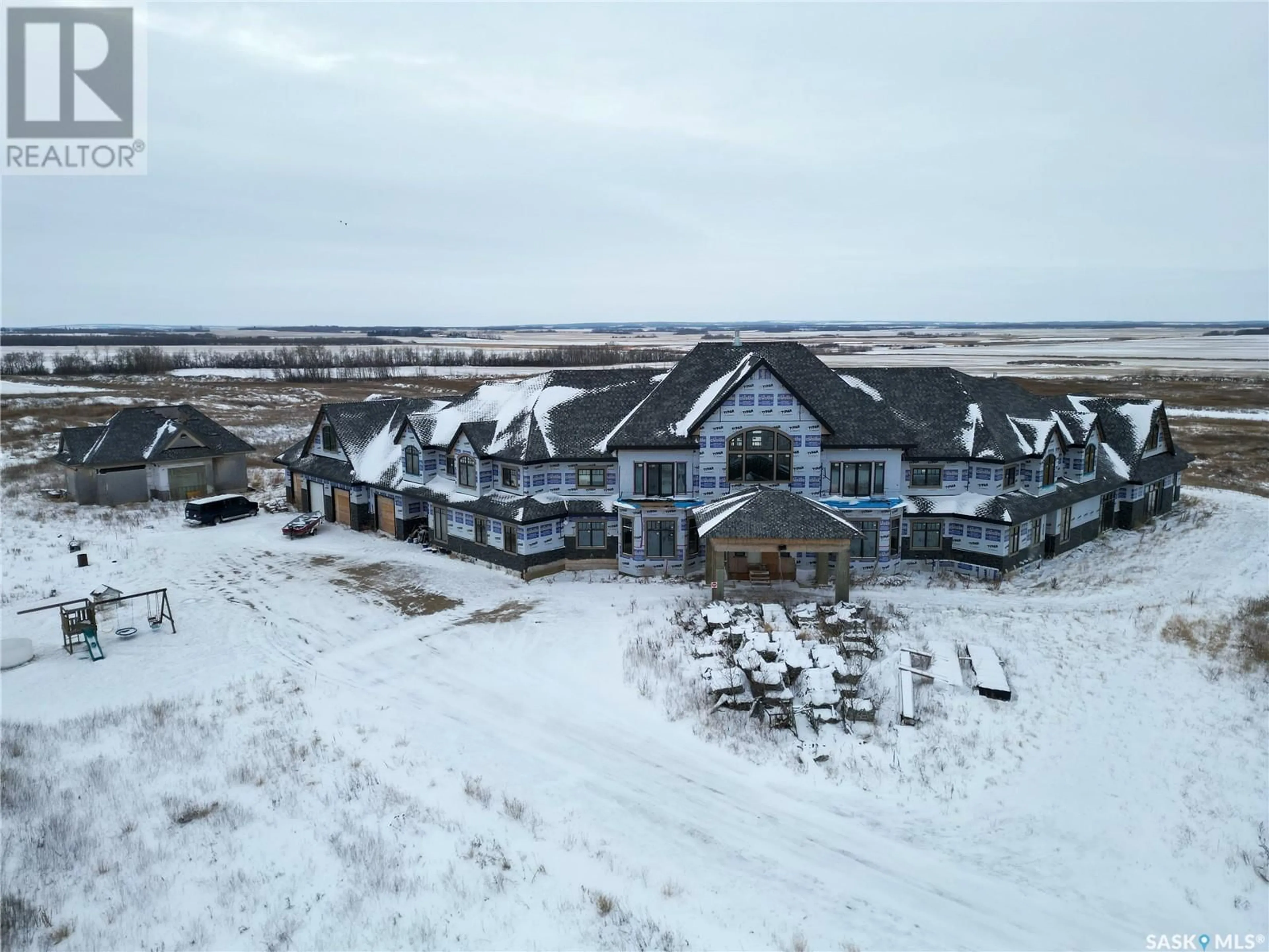 A pic from outside/outdoor area/front of a property/back of a property/a pic from drone, unknown for WELDON MANSION, Invergordon Rm No. 430 Saskatchewan S0K1A0