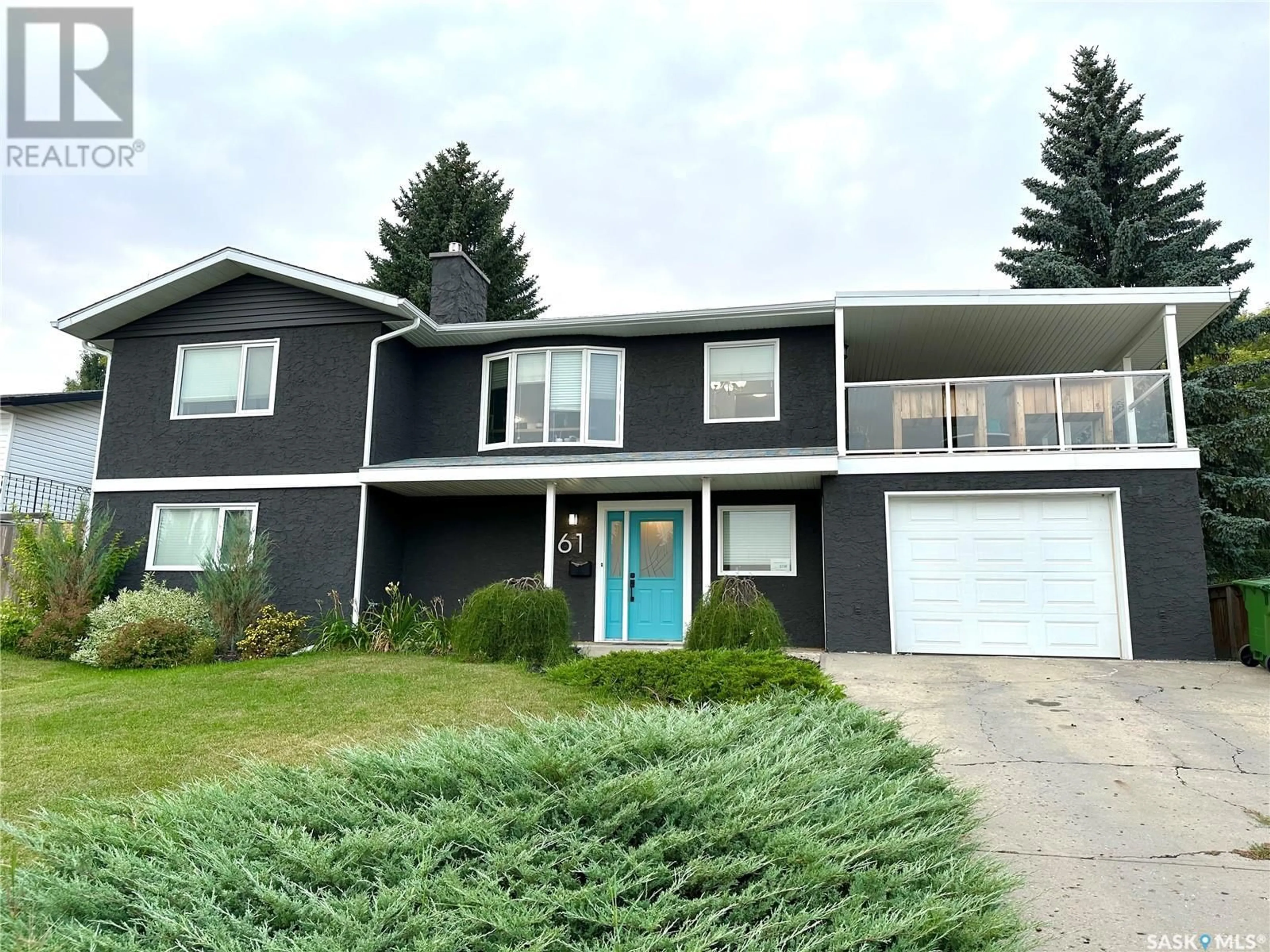 Home with vinyl exterior material, street for 61 RIVERBEND CRESCENT, Battleford Saskatchewan S0M0E0