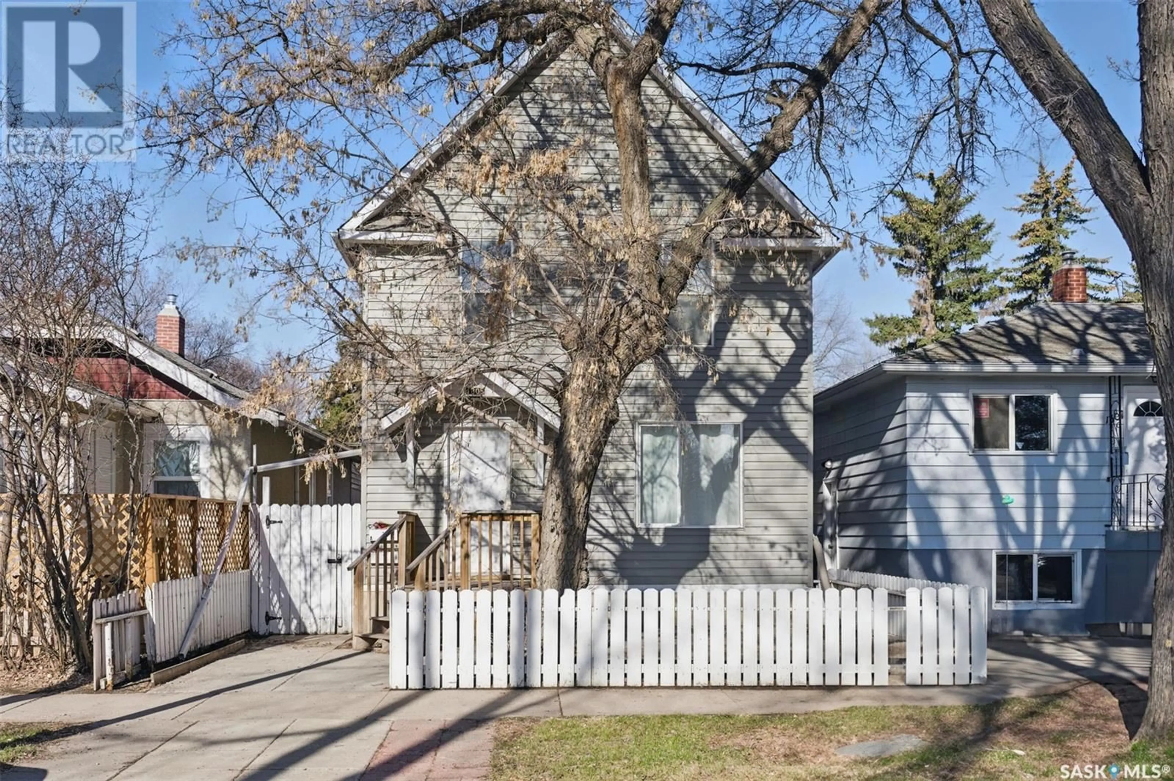 A pic from outside/outdoor area/front of a property/back of a property/a pic from drone, street for 1305 B AVENUE, Saskatoon Saskatchewan S7L1G6