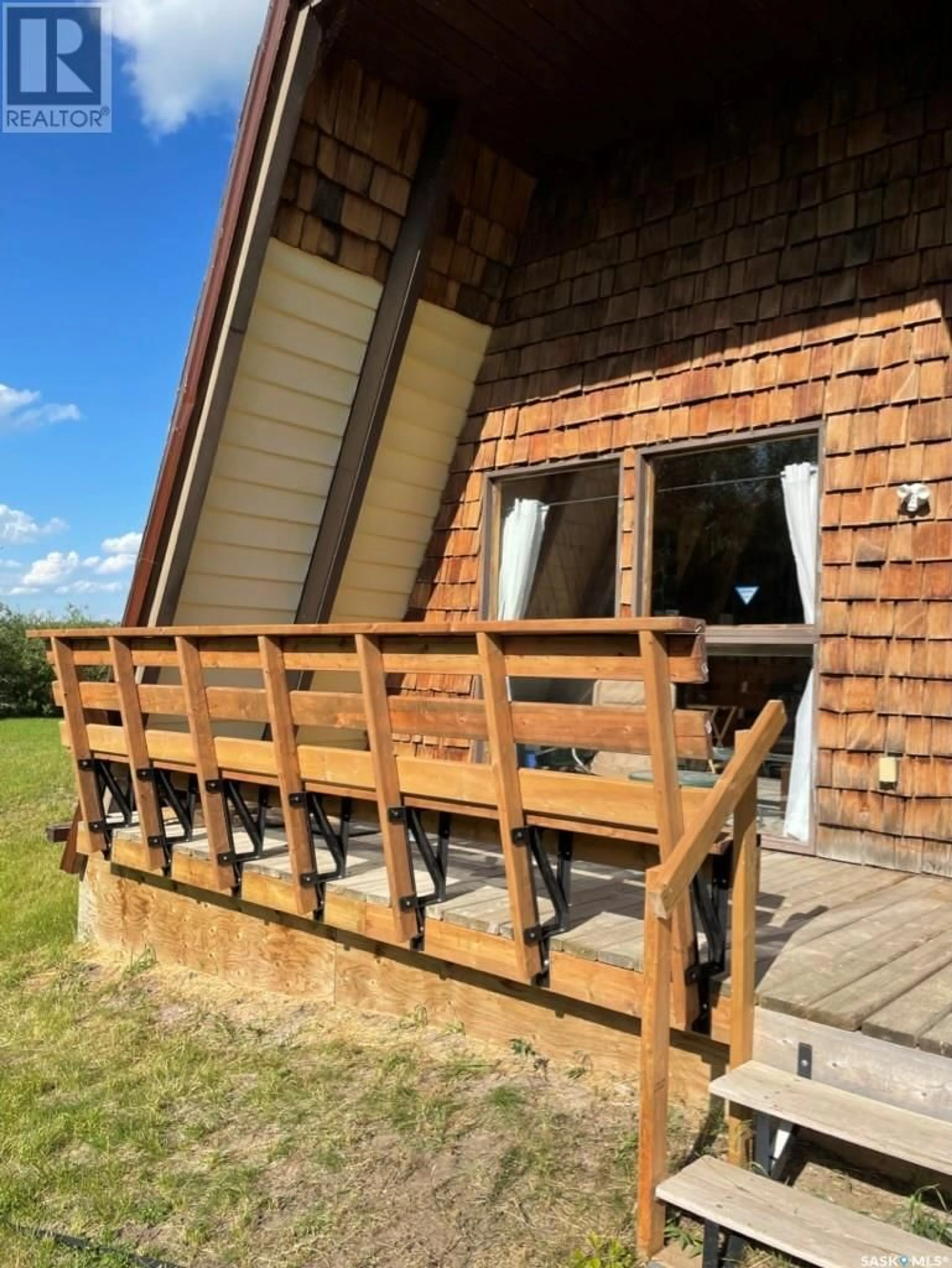 Patio, building for 1127 DEERFOOT TRAIL, Burgis Beach Saskatchewan S0A0L0