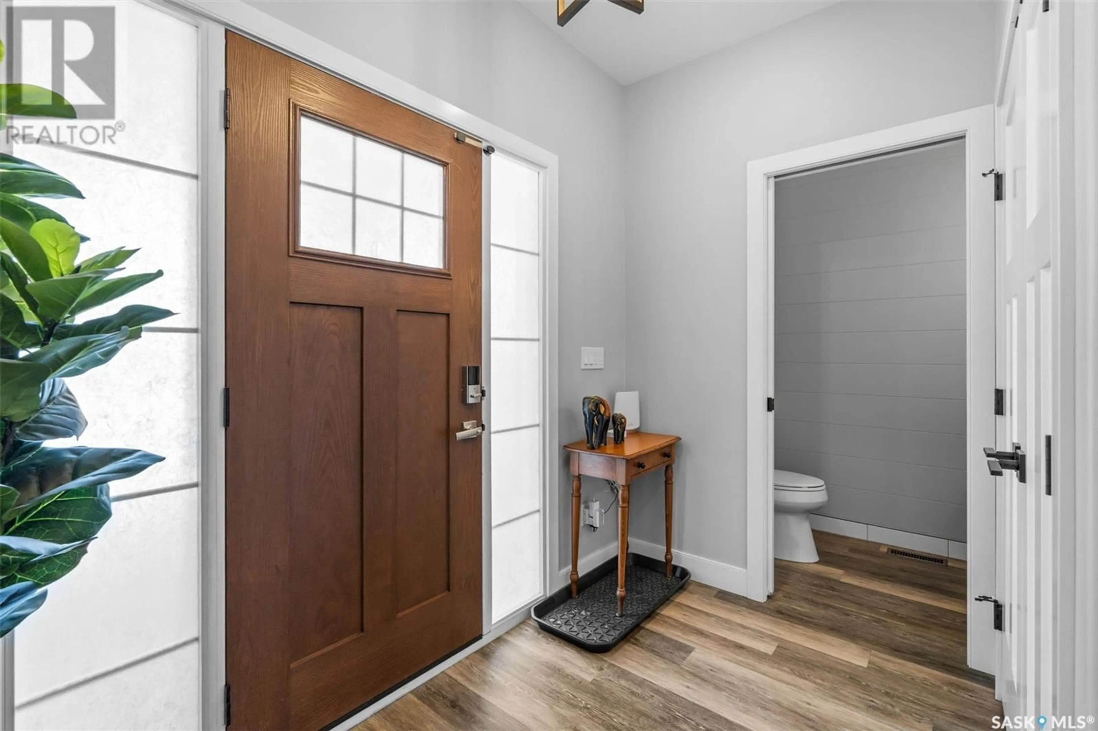Indoor entryway for 283 EATON CRESCENT, Saskatoon Saskatchewan S7V0H4