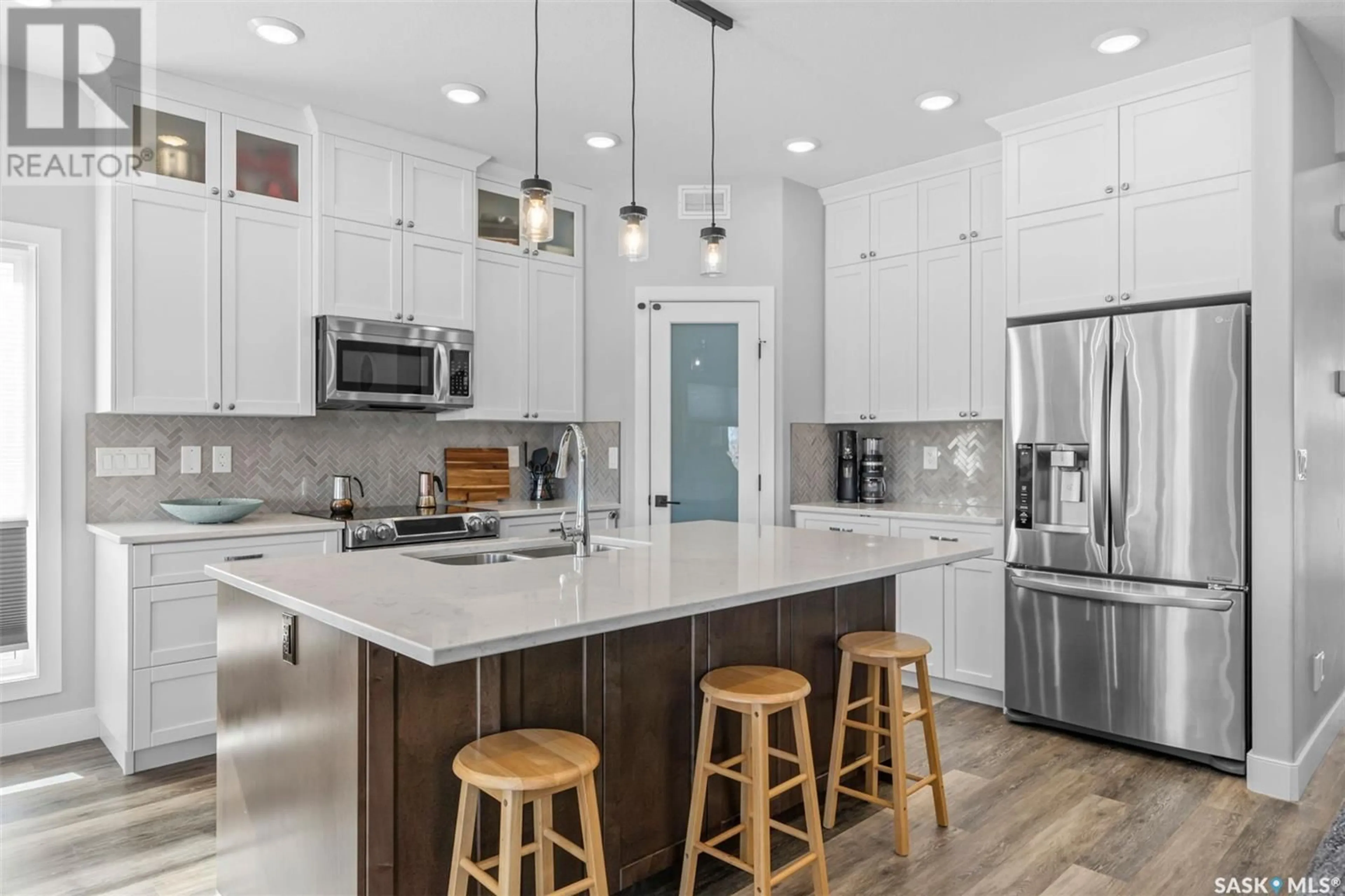 Open concept kitchen, ceramic/tile floor for 283 EATON CRESCENT, Saskatoon Saskatchewan S7V0H4