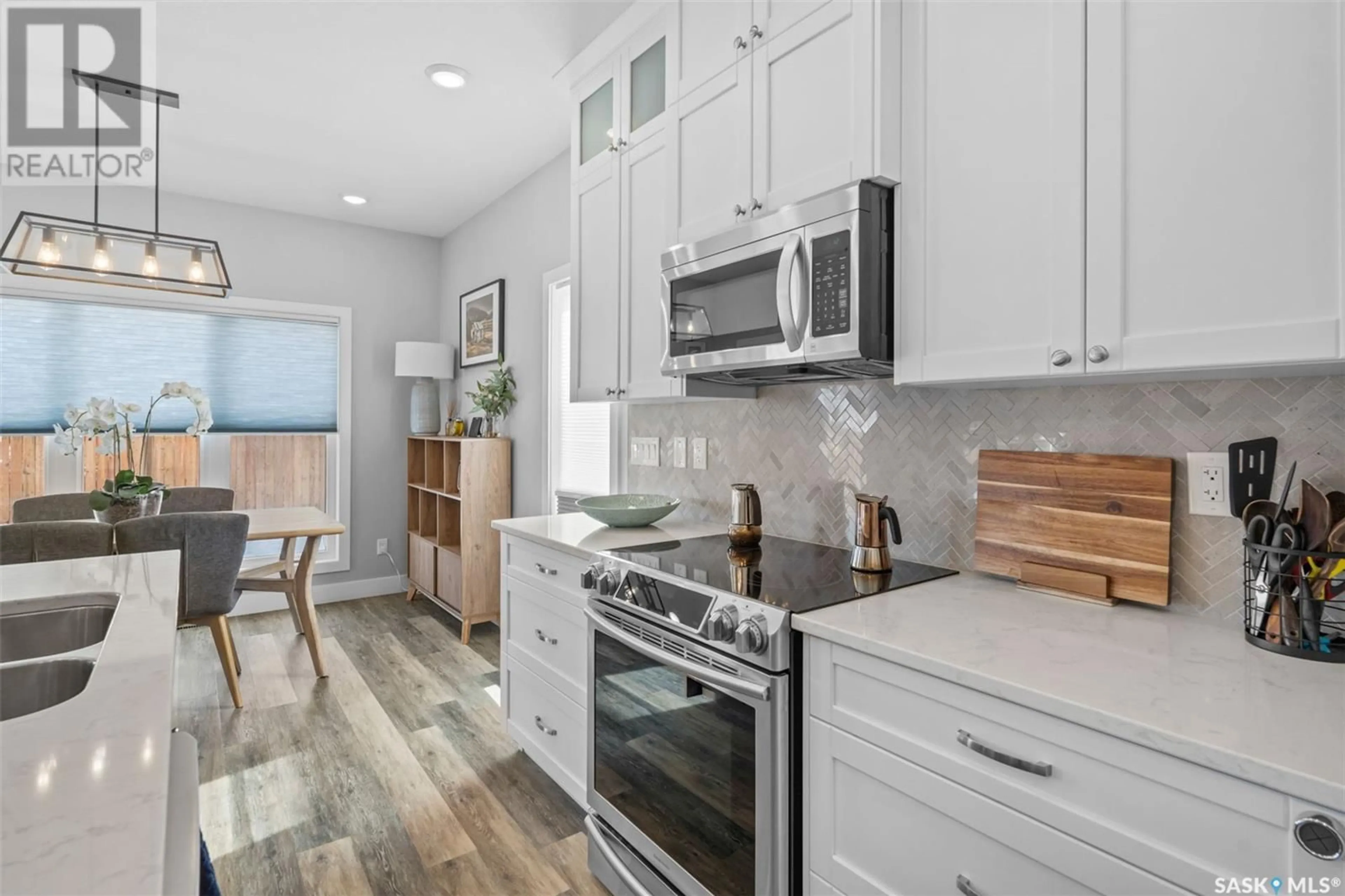 Open concept kitchen, ceramic/tile floor for 283 EATON CRESCENT, Saskatoon Saskatchewan S7V0H4